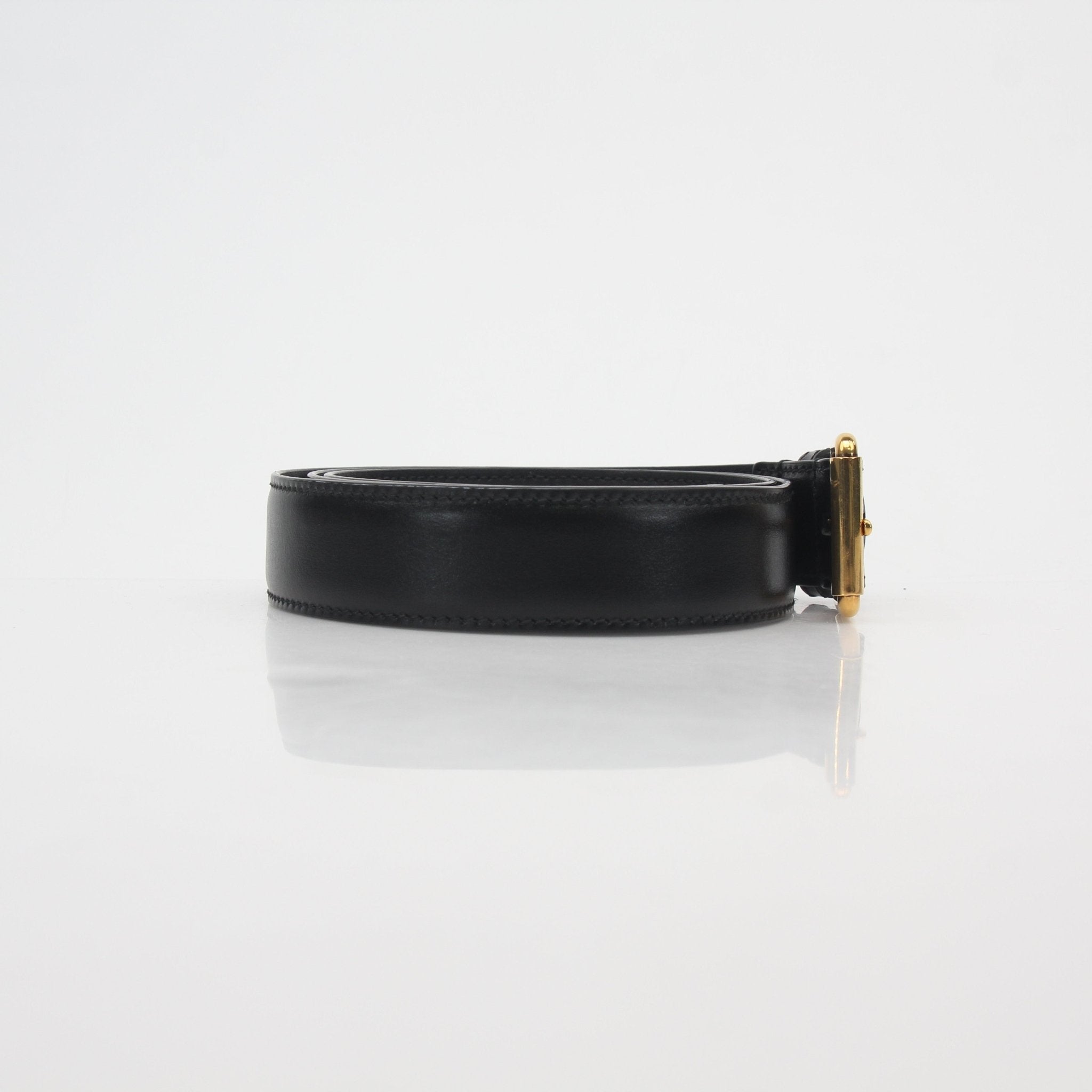 Gucci black smooth leather square buckle belt, stylish accessories with a silver-tone buckle and sleek finish.
