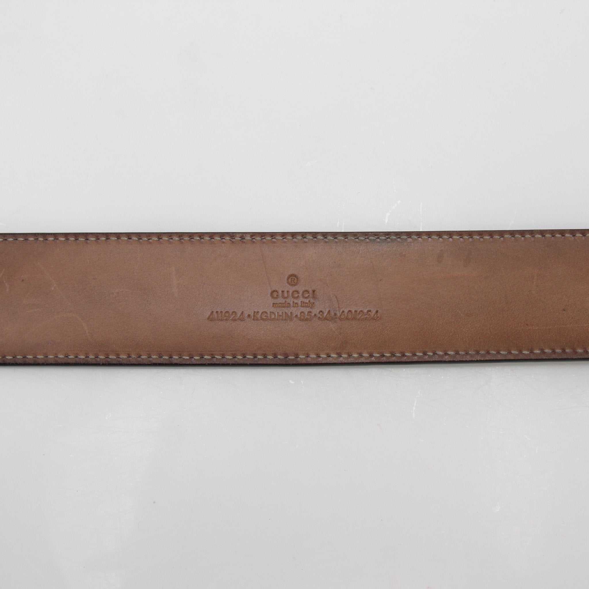 Gucci beige ebony GG Supreme interlocking G belt with gold hardware, stylish accessories for men and women.