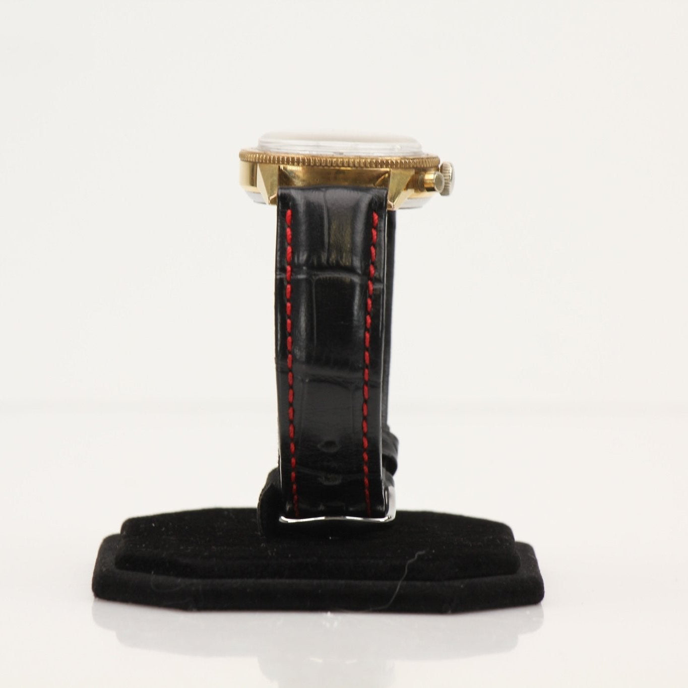 Gold & Beyond Jardur WW2 chronograph watch with black dial, stainless steel case, and vintage military design.