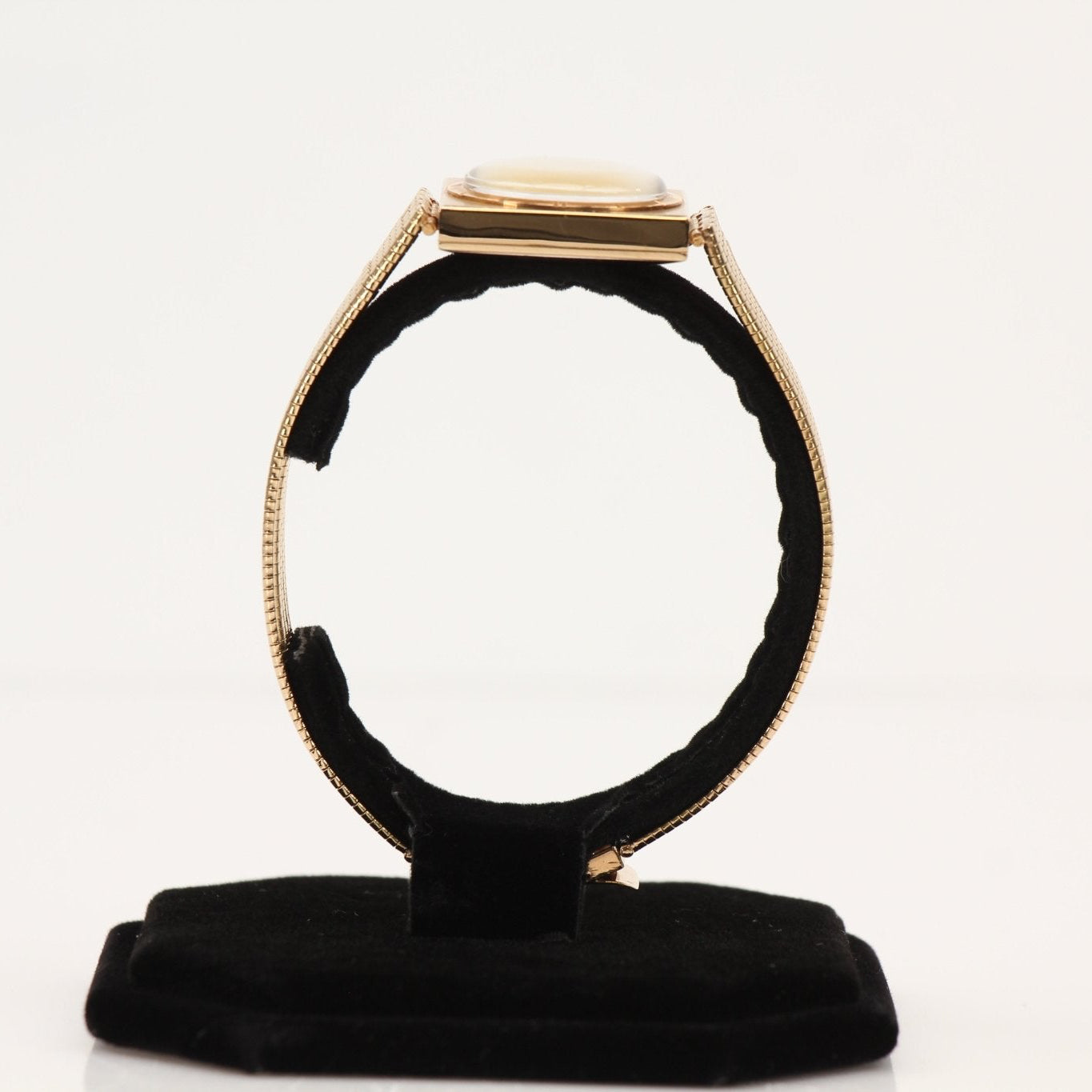 Gold & Beyond Jaeger-LeCoultre gold dress watch with a sleek round face and elegant band, showcasing luxury watch craftsmanship.