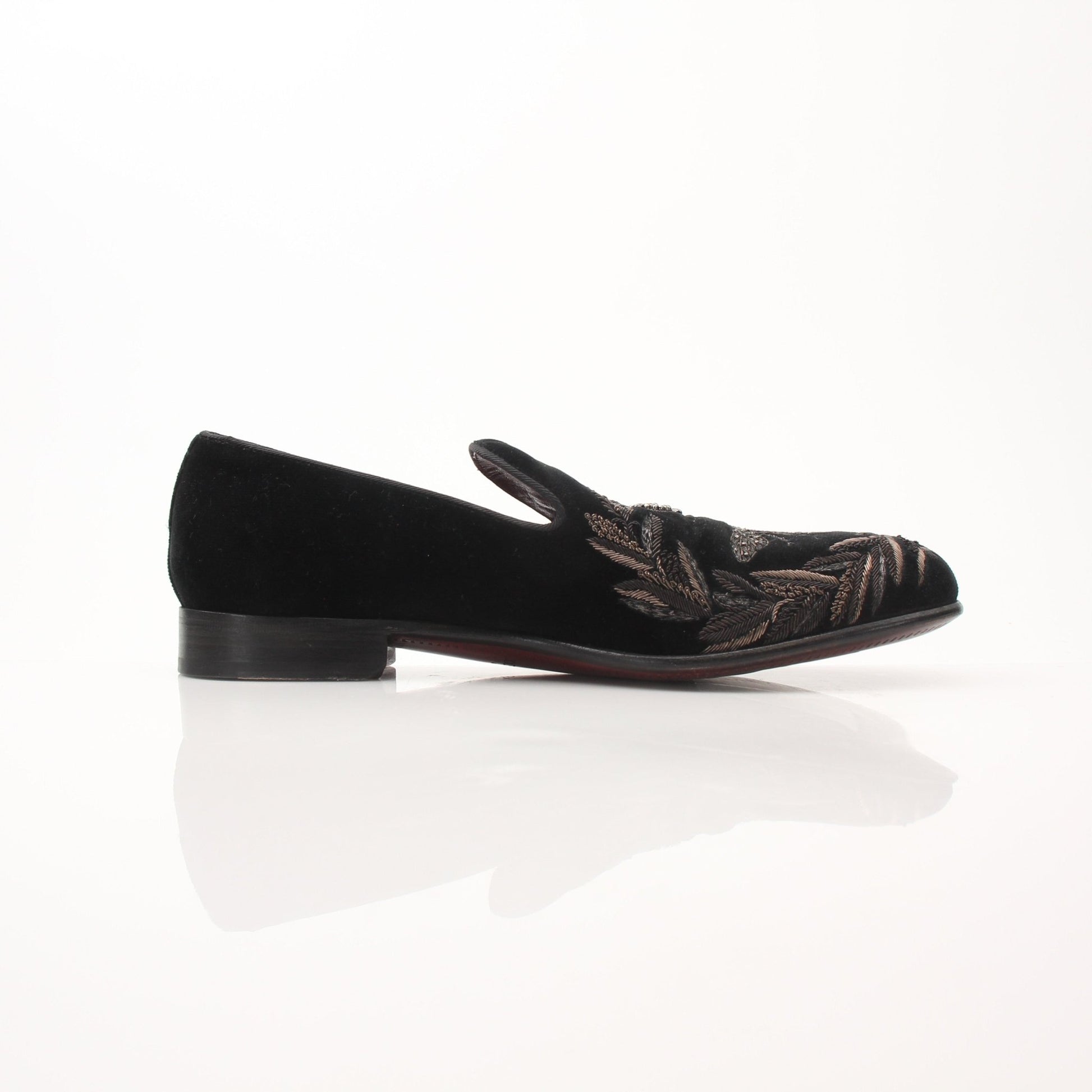 Black velvet loafers with bee and crown embroidery from Dolce & Gabbana, featuring intricate detailing and a luxurious design.