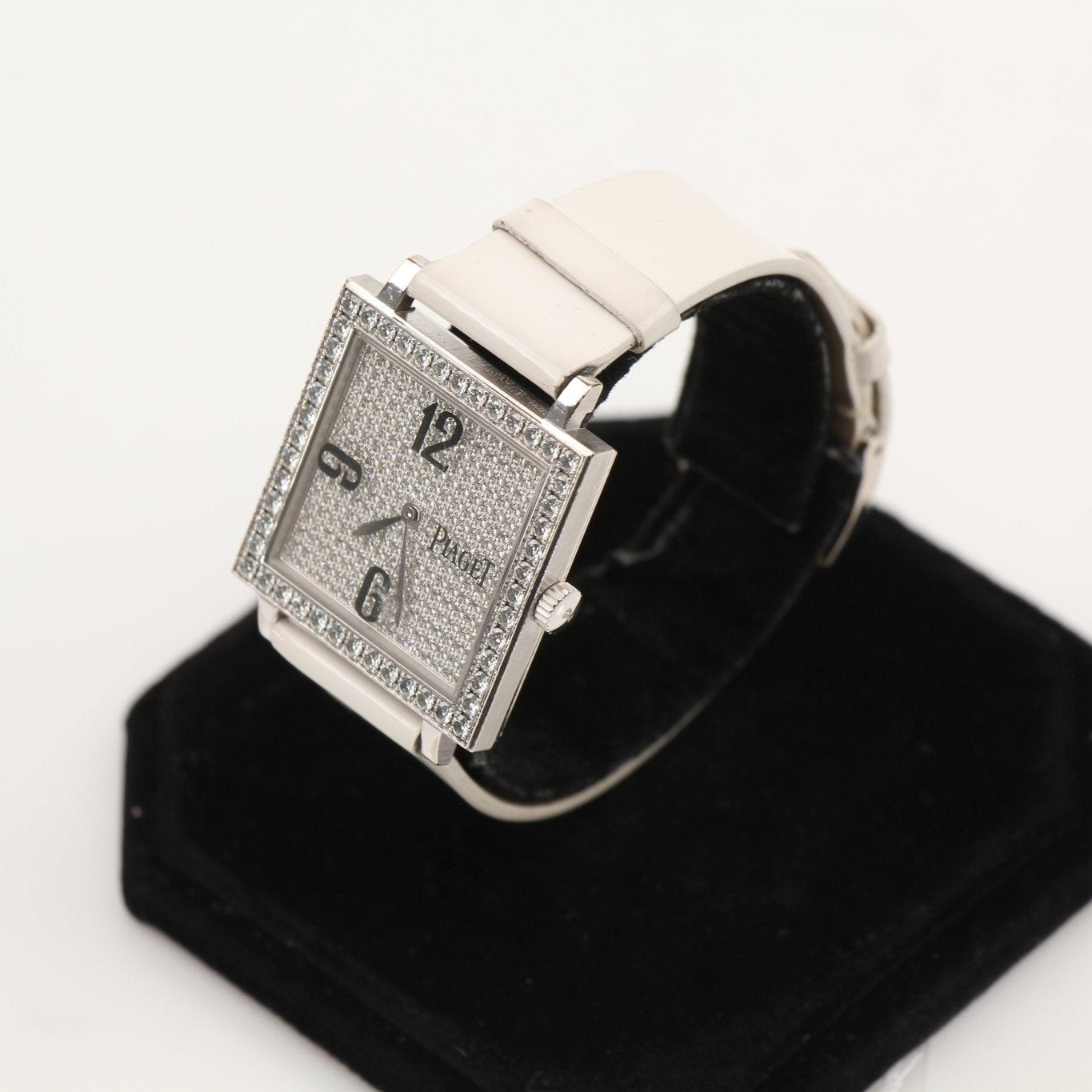Piaget Dancer Diamond Watch with gold bracelet and sparkling diamonds, showcasing elegant design and craftsmanship.