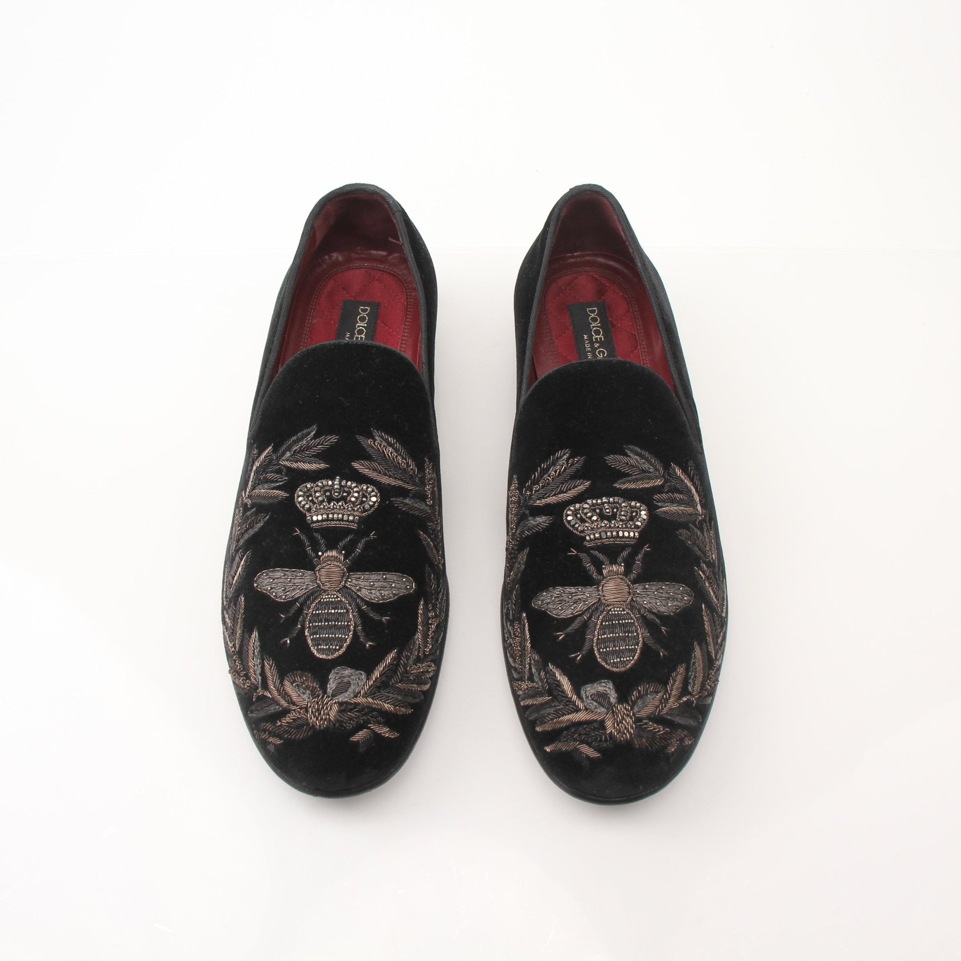 Black velvet loafers with bee and crown embroidery from Dolce & Gabbana, branded by Gold & Beyond, featuring detailed embroidery and classic style.