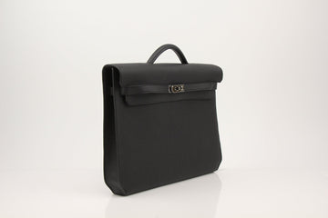 Black leather Hermès Mini Lindy handbag featuring palladium hardware, showcasing its compact design and elegant style.