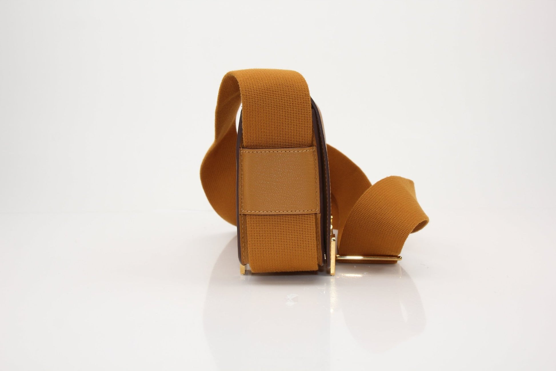 Hermès Geta 21 gold handbag by Gold & Beyond, featuring a sleek design with gold accents and elegant craftsmanship.