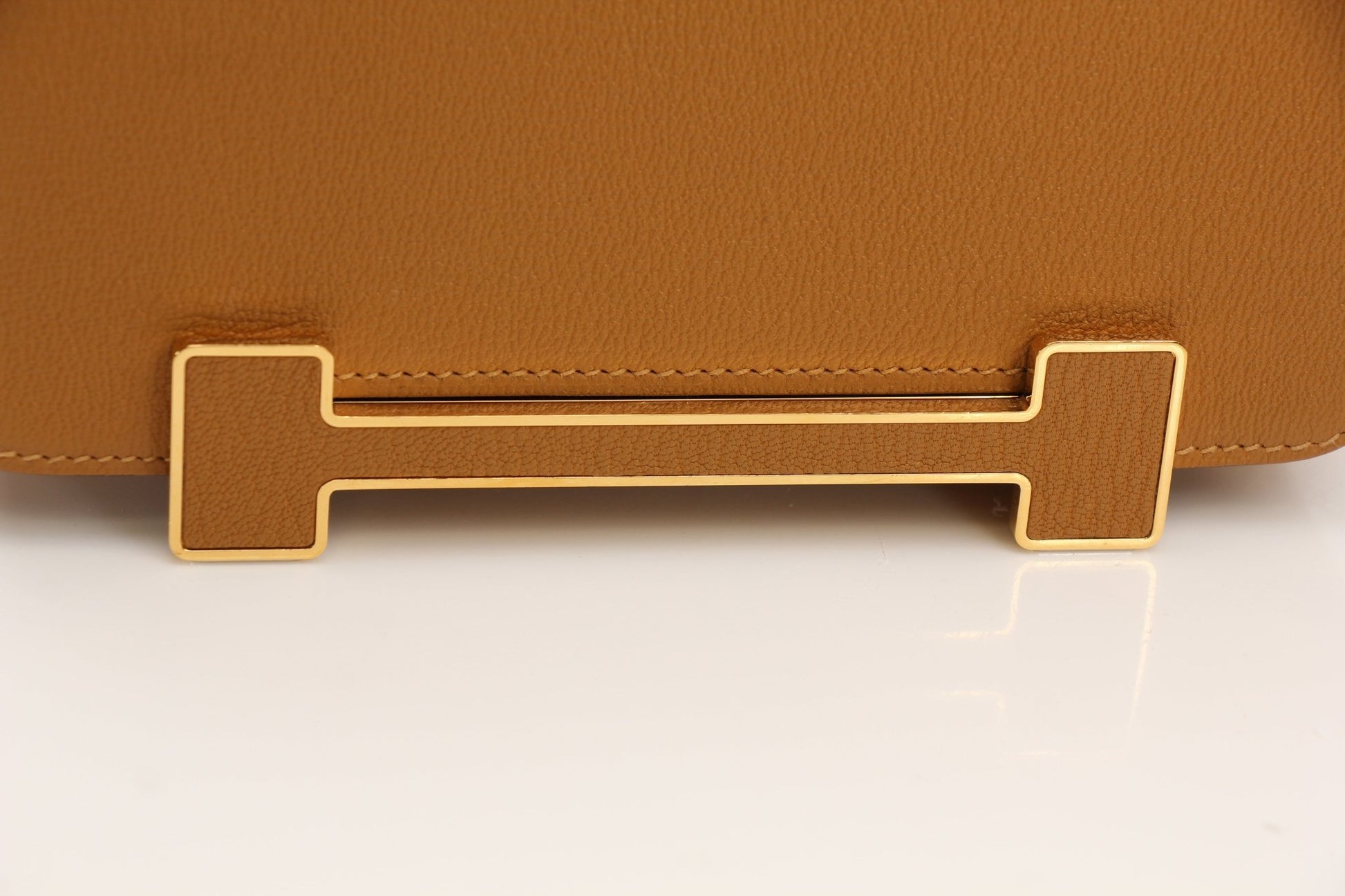 Hermès Geta 21 gold handbag by Gold & Beyond with sleek design and luxurious gold finish, showcased on a neutral background.