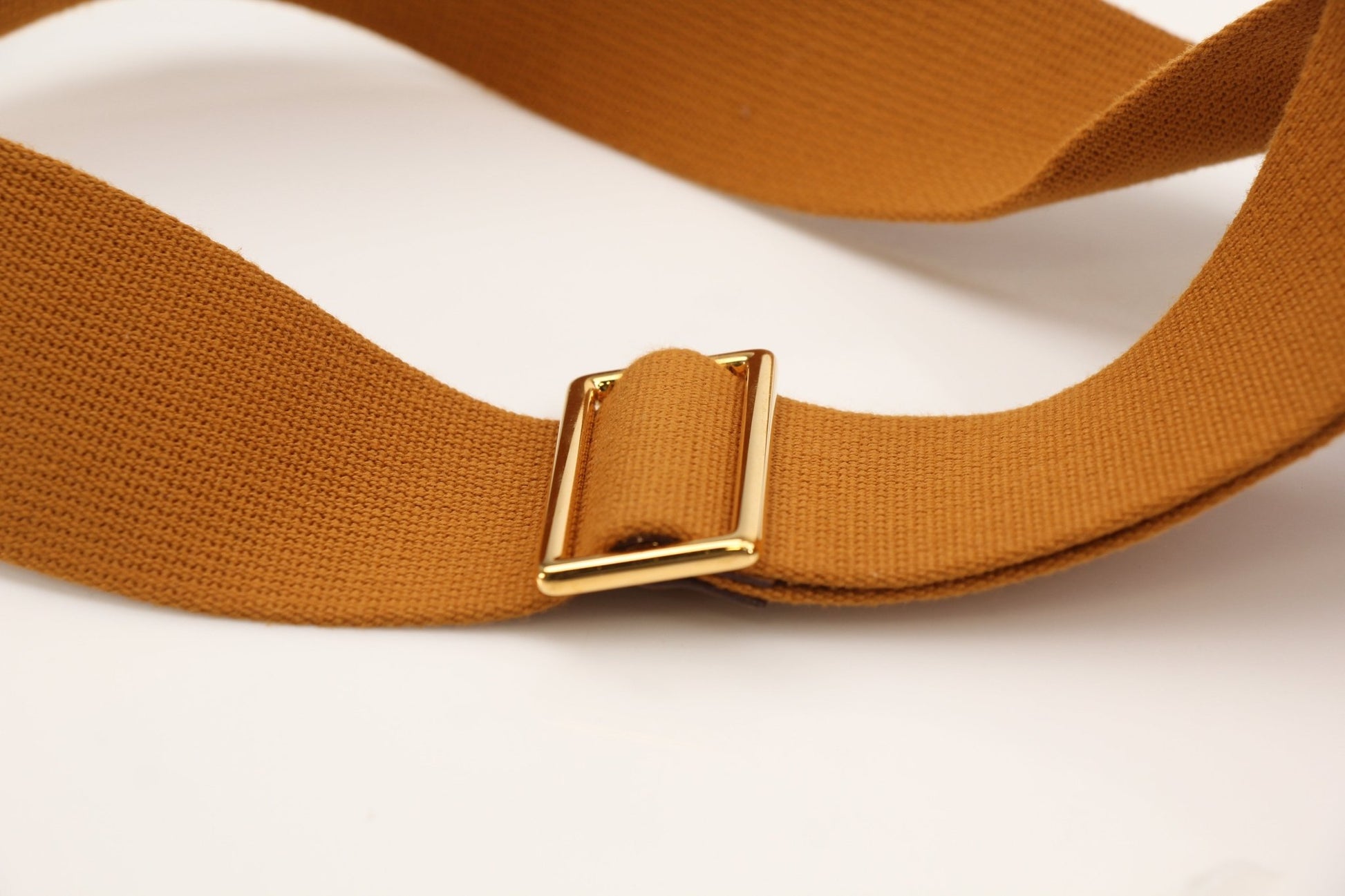 Hermès Geta 21 gold handbag by Gold & Beyond, featuring sleek design and gold-tone hardware, displayed on a neutral background.