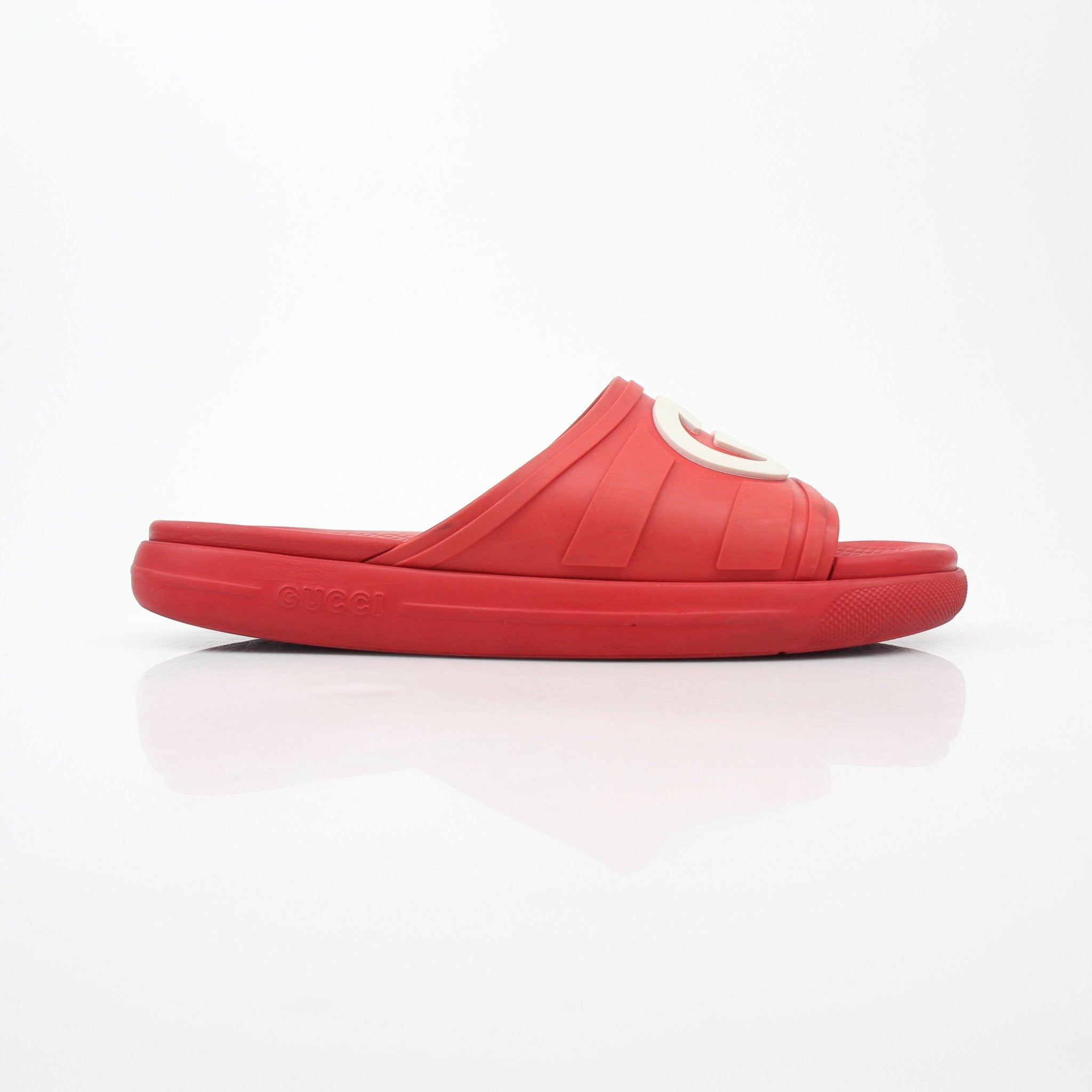 Red Gucci Interlocking G slide sandals with a sleek design, perfect for casual wear and stylish comfort.