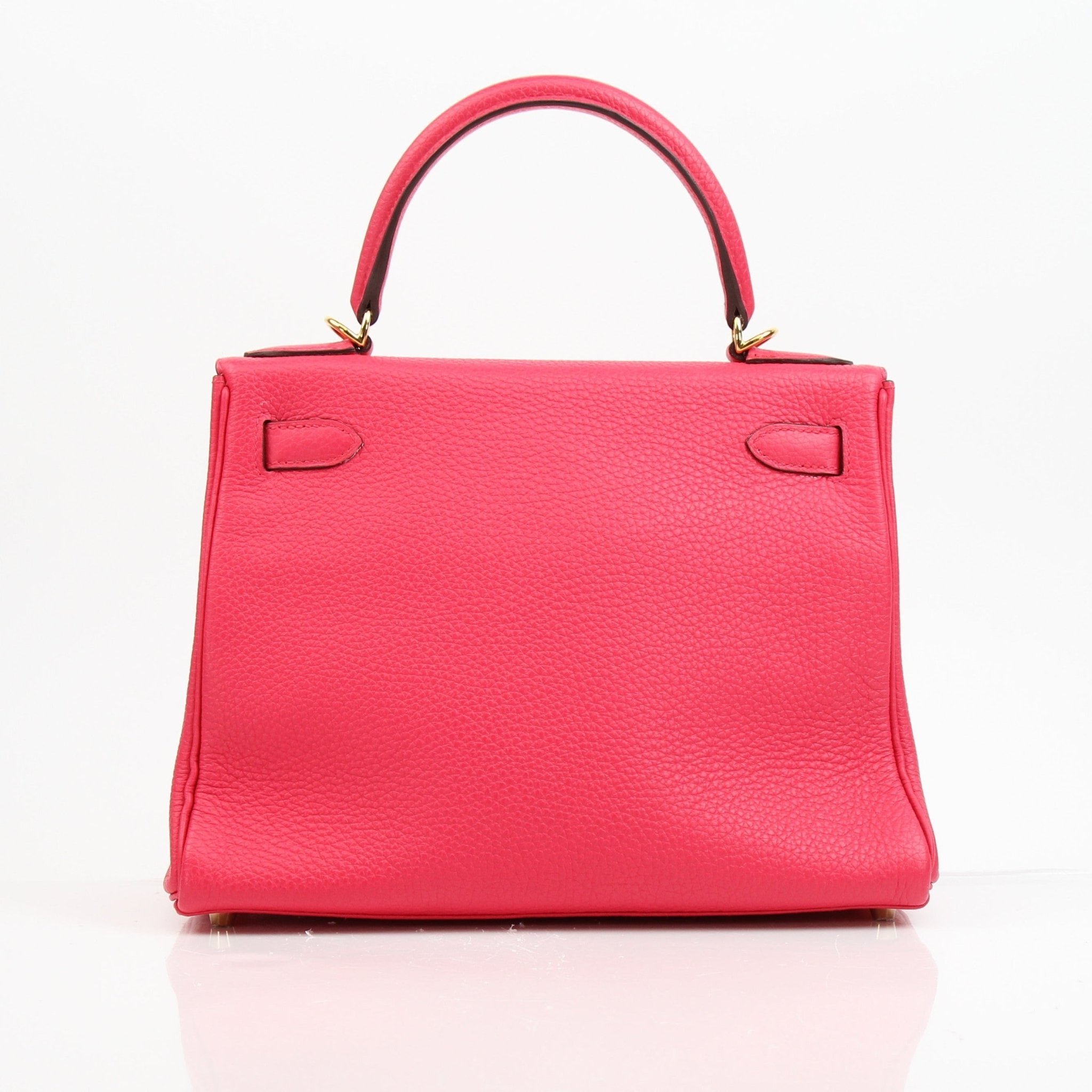 Hermès Kelly 28 pink Togo leather handbag with gold hardware, elegant and structured luxury accessory.