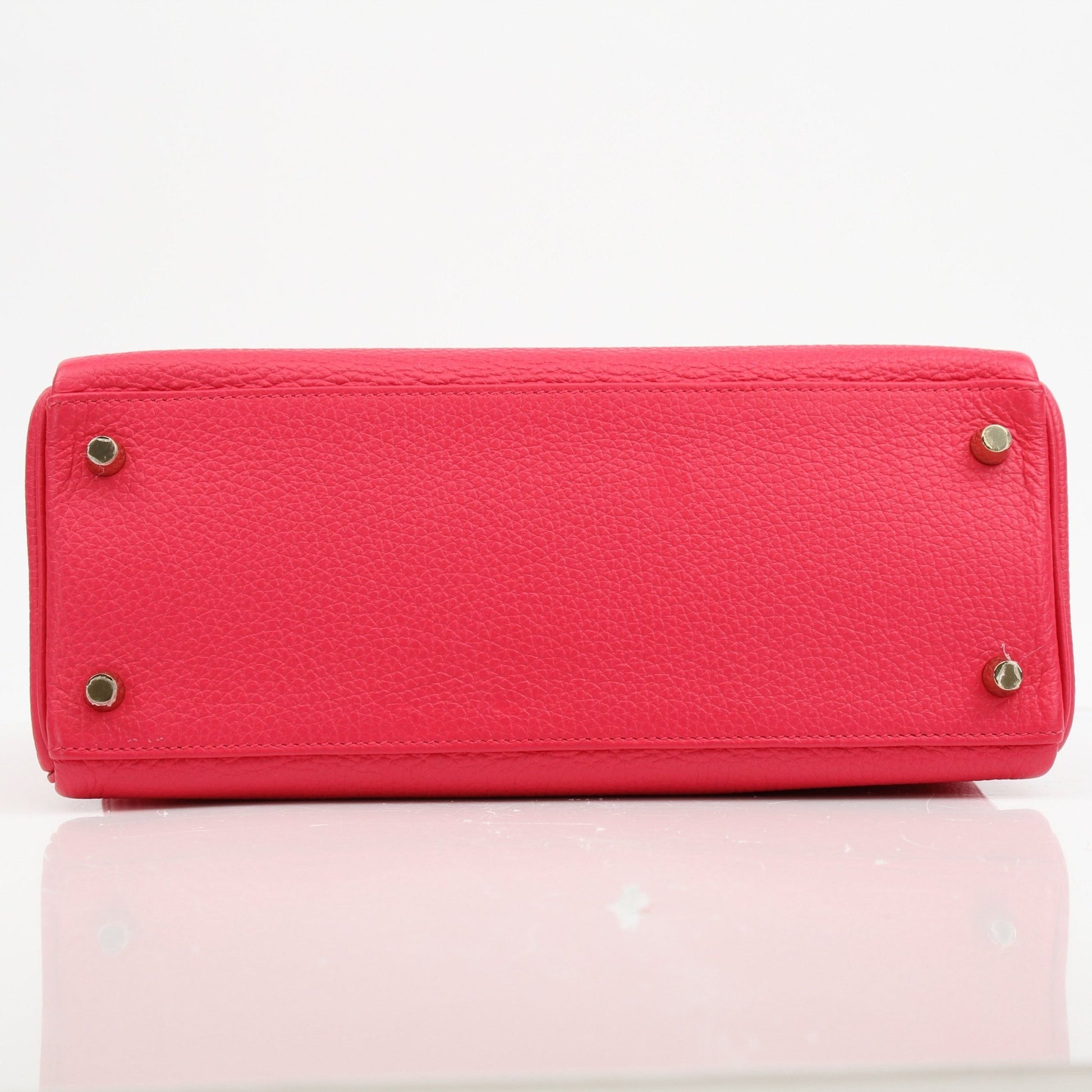 Hermès Kelly 28 pink Togo leather handbag with gold hardware, featuring structured design and top handle.