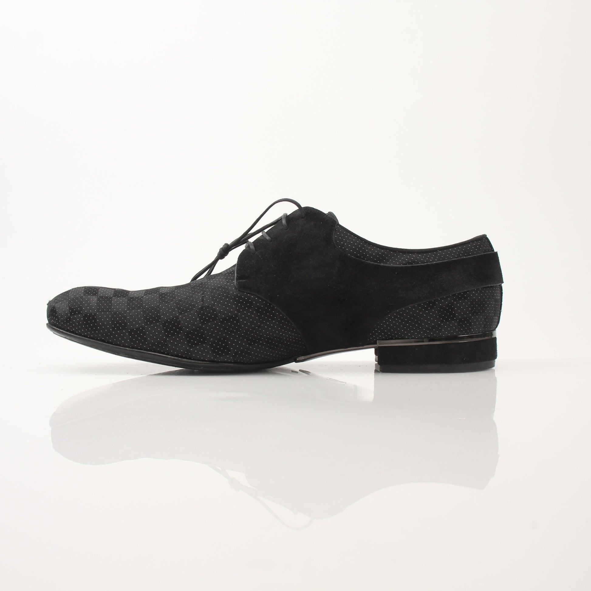 Louis Vuitton men's textured fabric derby shoes, stylish and comfortable men's footwear with elegant design.
