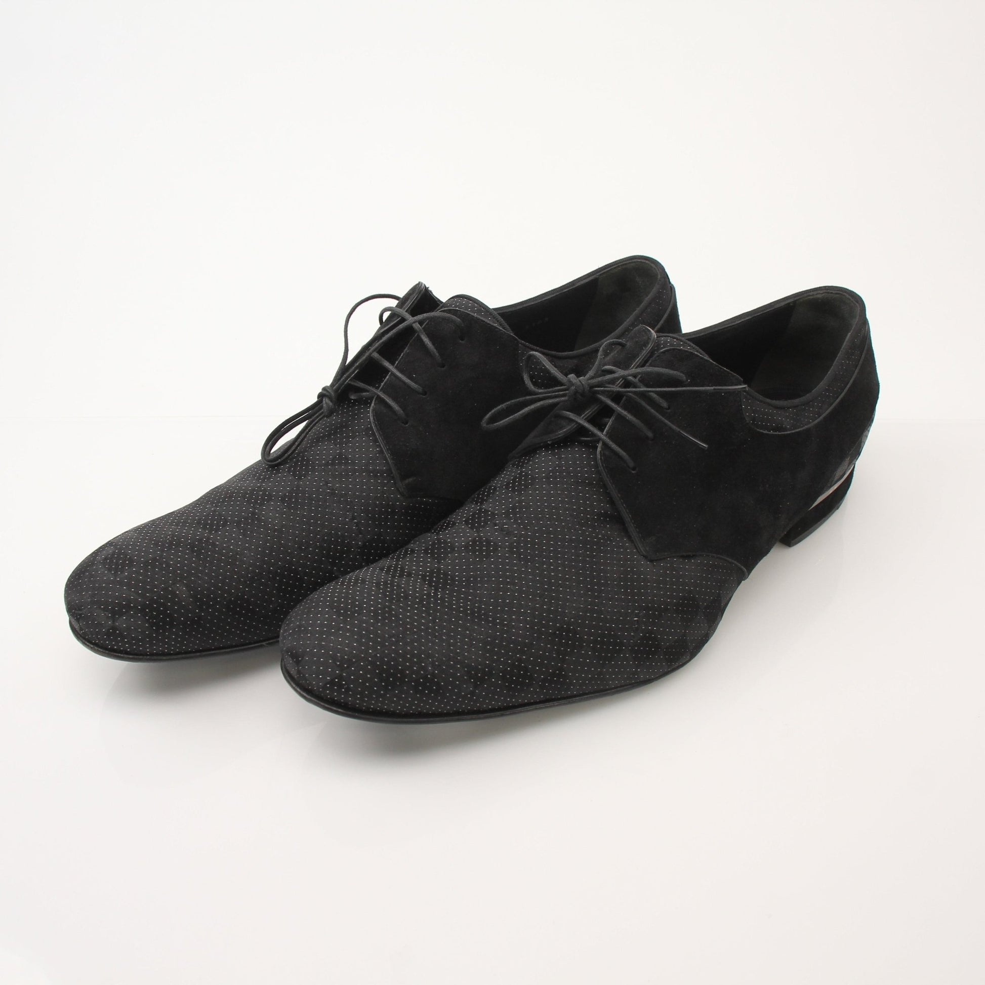Gold & Beyond Louis Vuitton men's textured fabric derby shoes, stylish leather-lined dress shoes with elegant detailing.