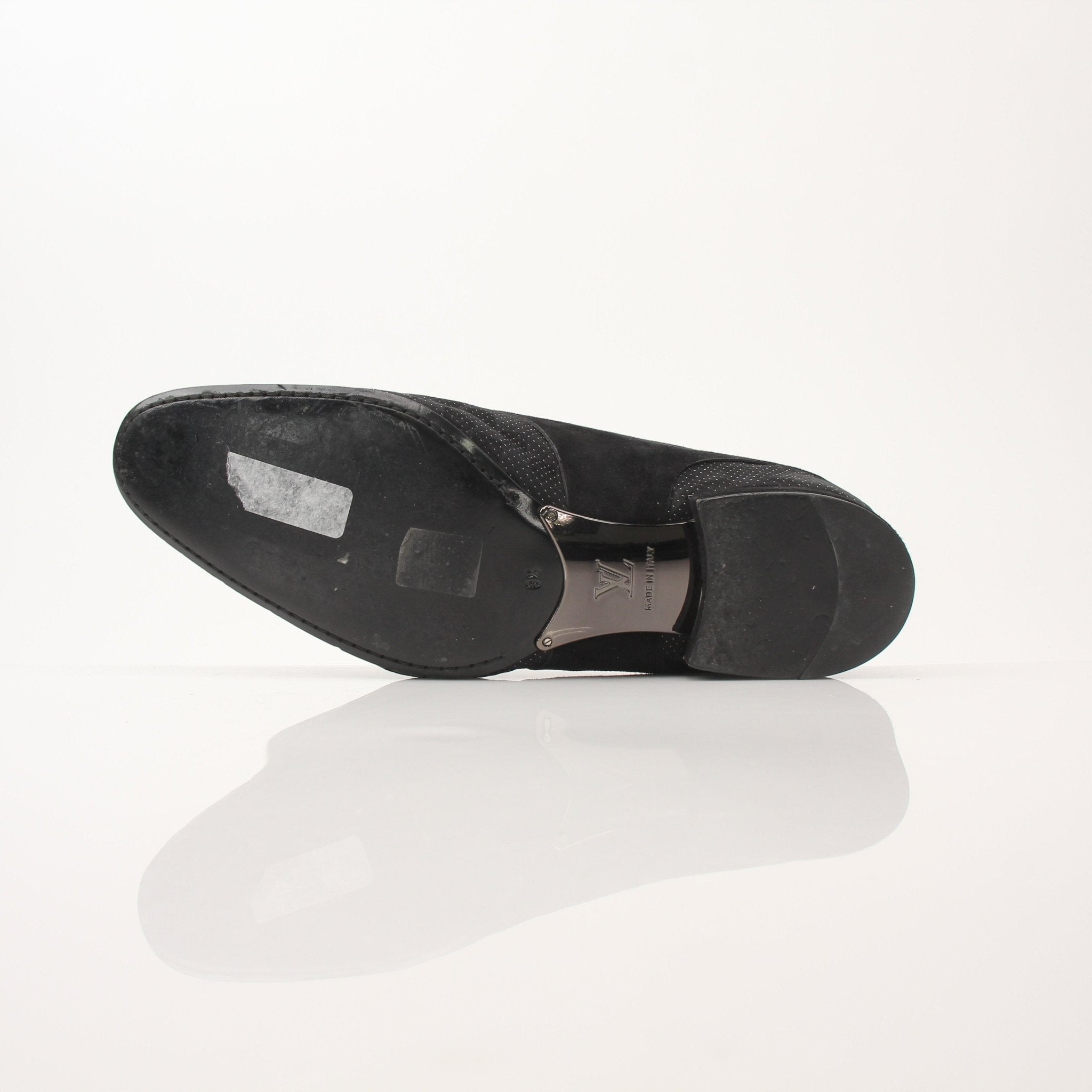 Louis Vuitton men's textured fabric derby shoes, stylish leather footwear with detailed stitching and classic design.