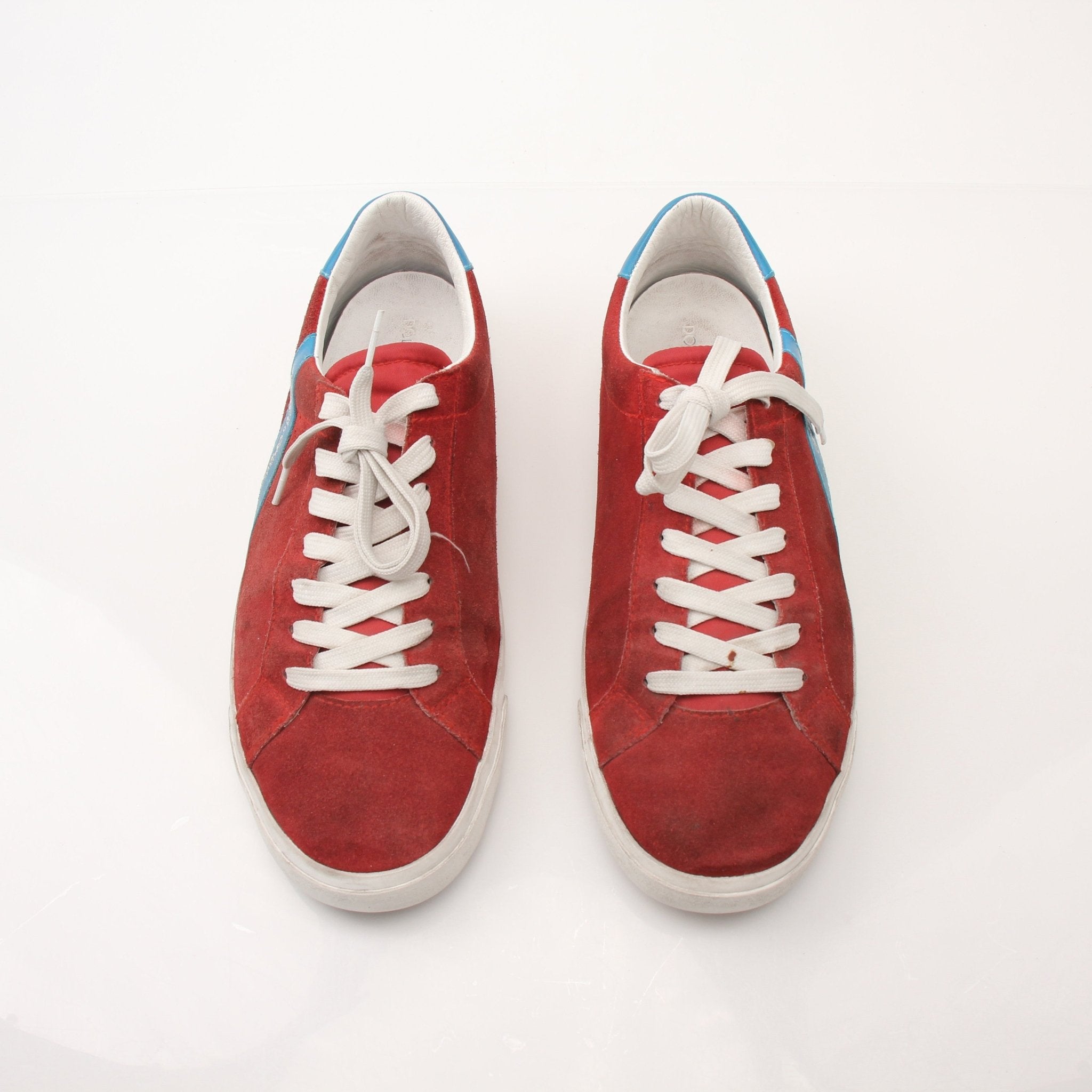 Gold & Beyond men's Dolce & Gabbana flat skating sneakers featuring sleek design and casual style.