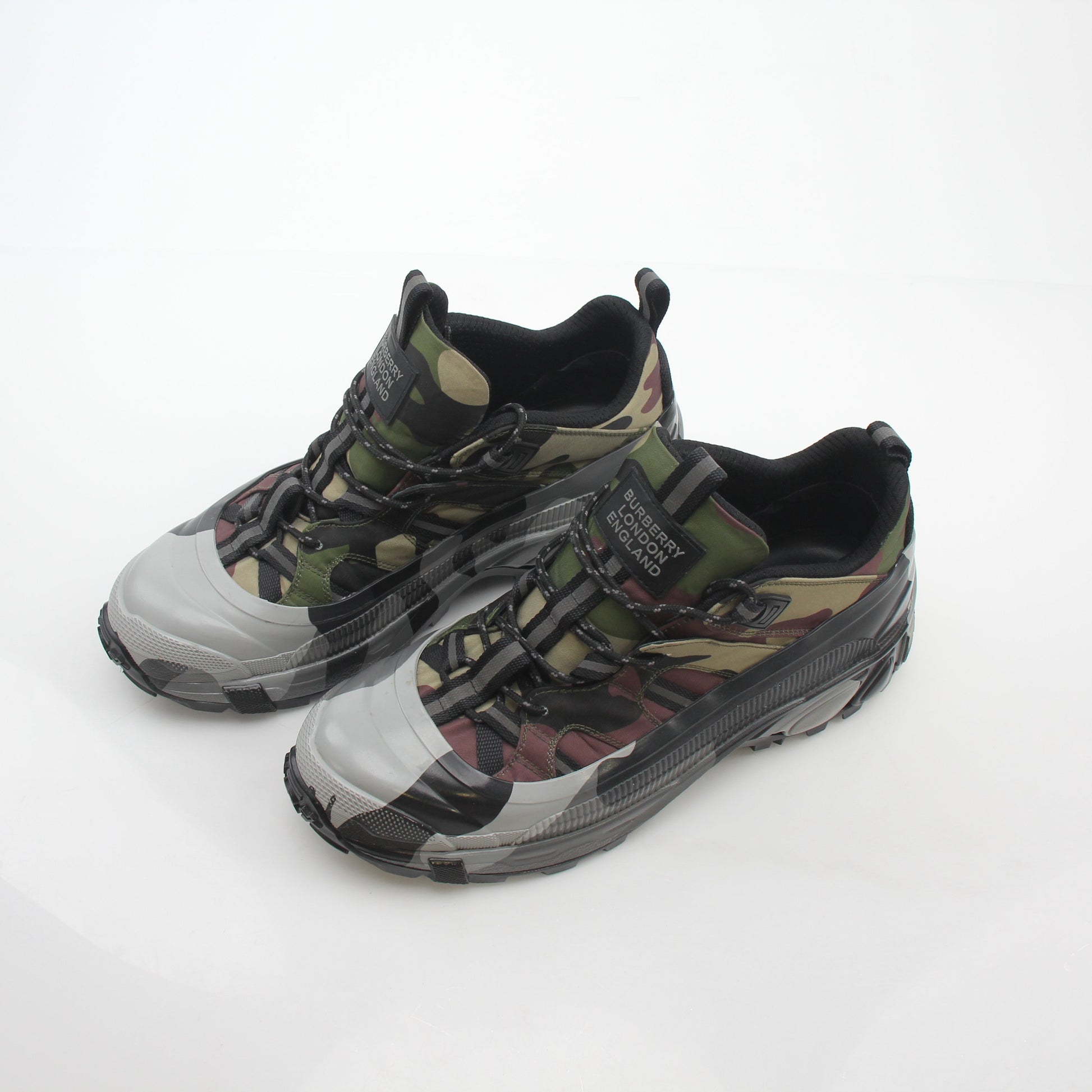 Gold & Beyond Burberry camouflage Arthur low-top sneakers with stylish camouflage pattern and white rubber sole.