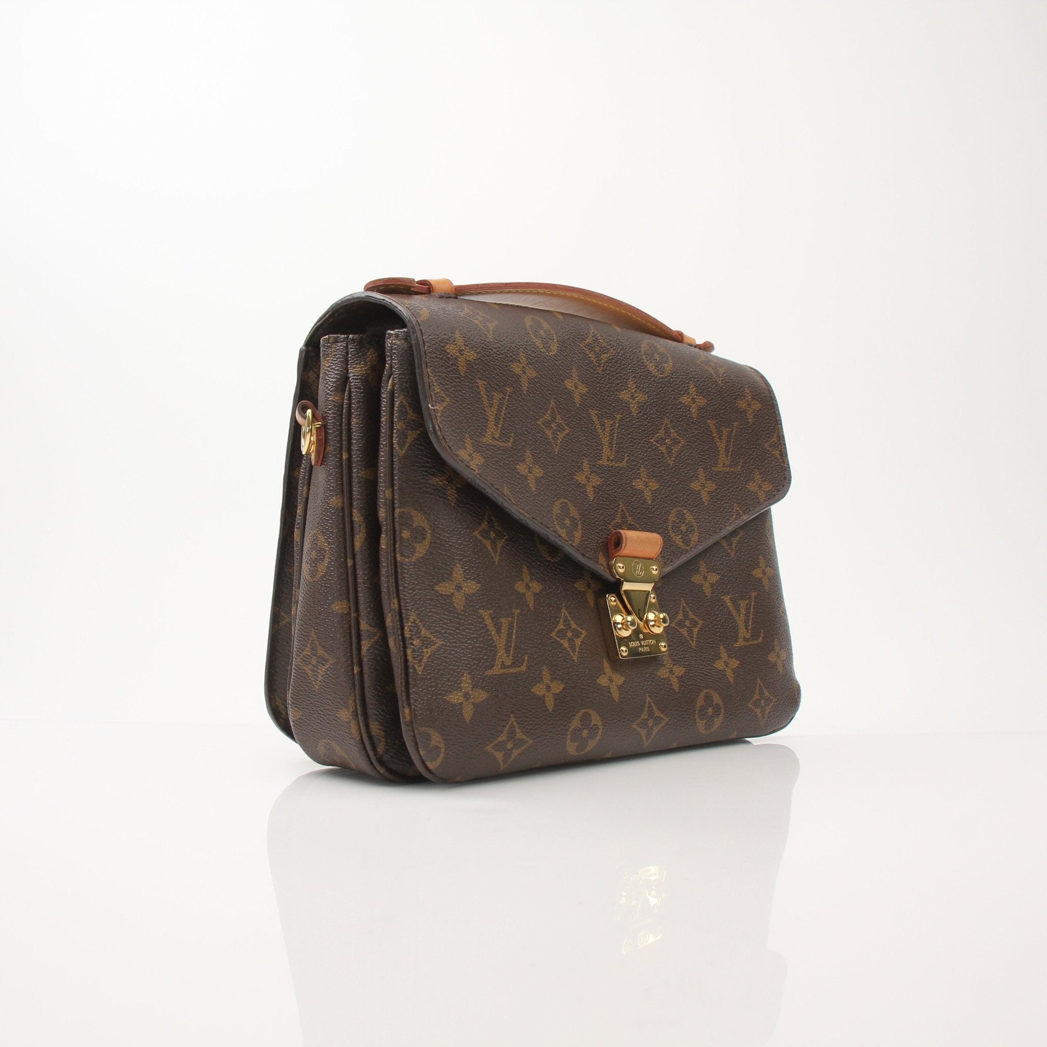 Louis Vuitton Monogram Pochette Métis crossbody handbag with gold hardware and adjustable strap, featuring signature monogram canvas.