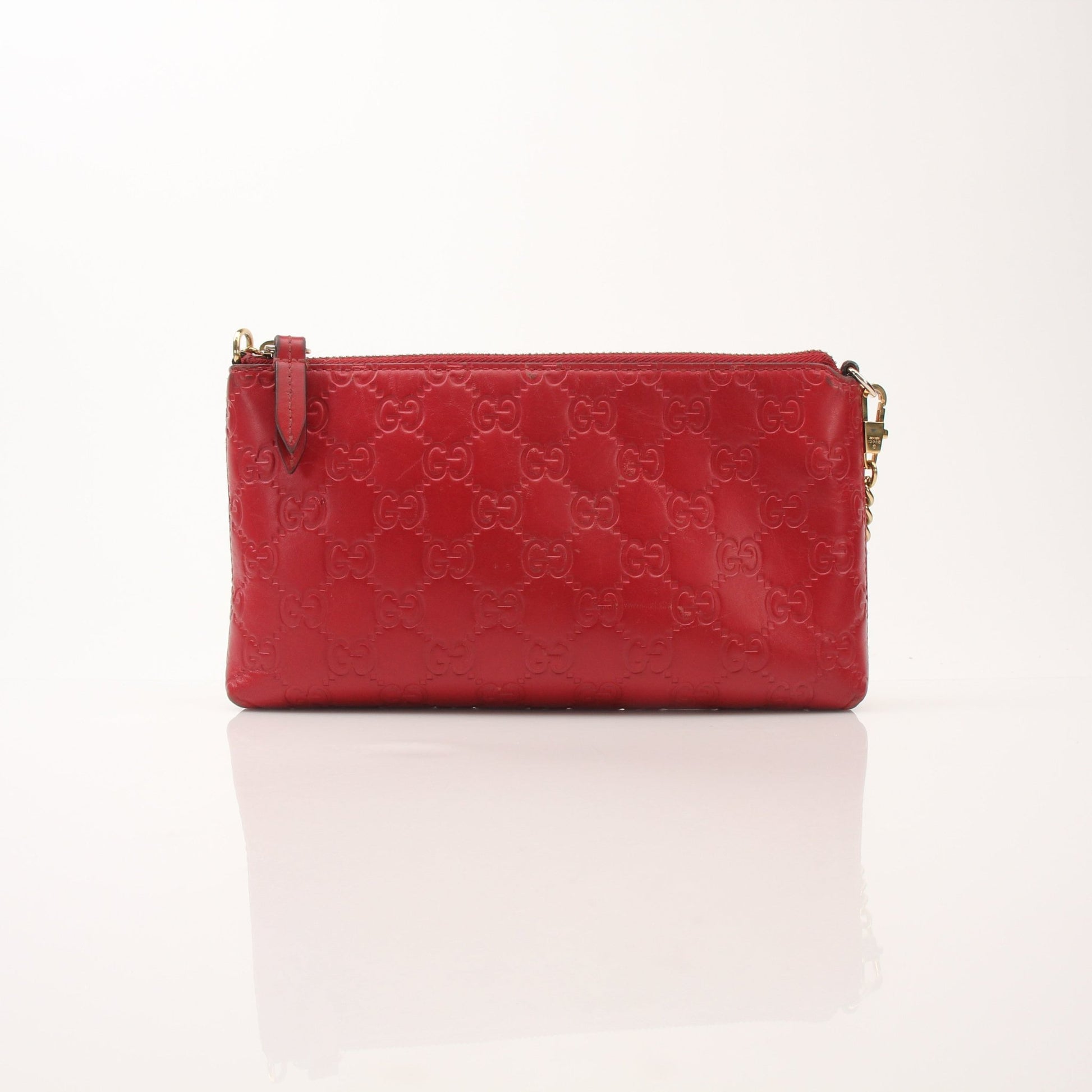 Gucci Guccissima leather chain shoulder handbag with gold hardware and structured design, featuring a classic pattern and elegant appearance.