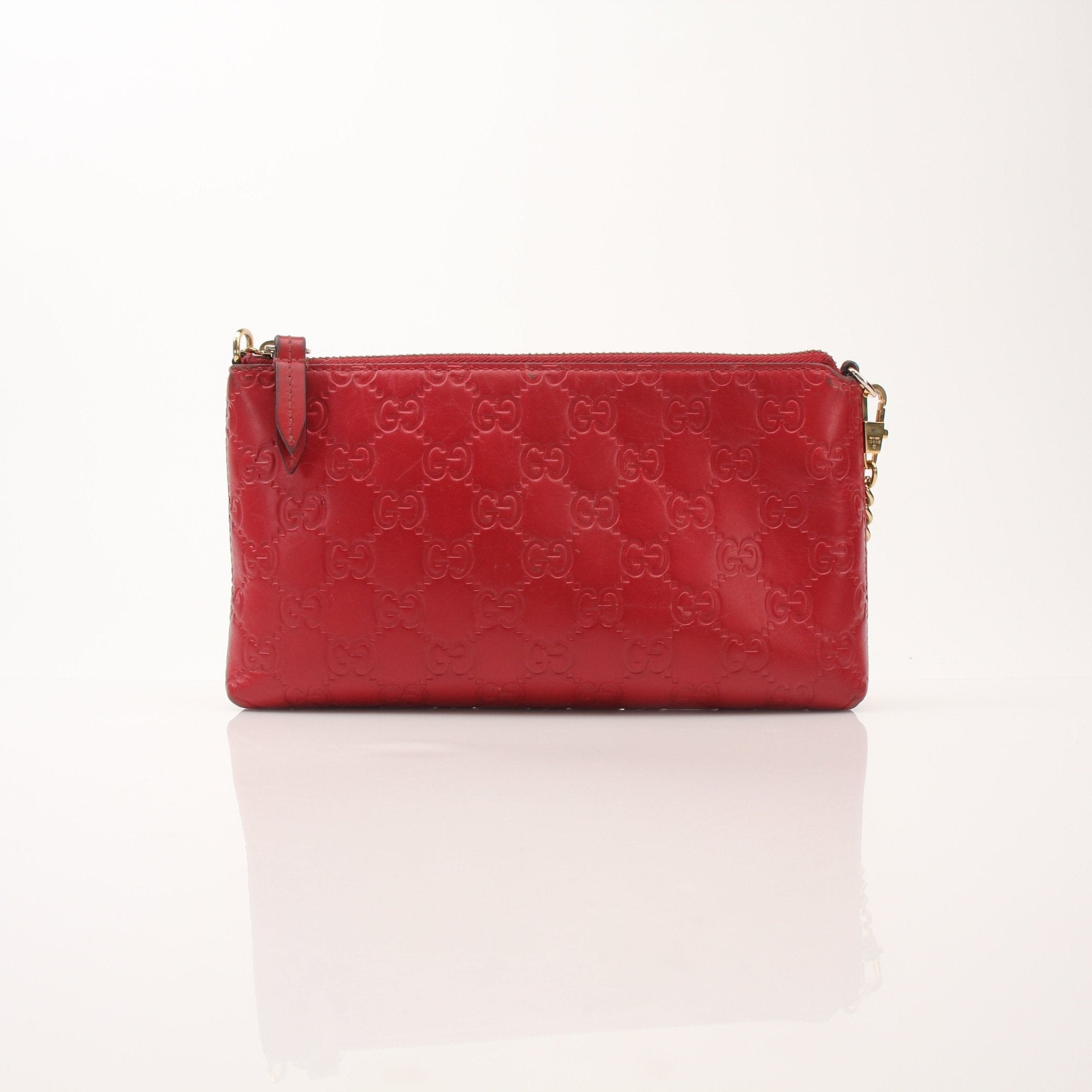 Gucci Guccissima leather chain shoulder handbag with gold hardware and structured design, featuring a classic pattern and elegant appearance.