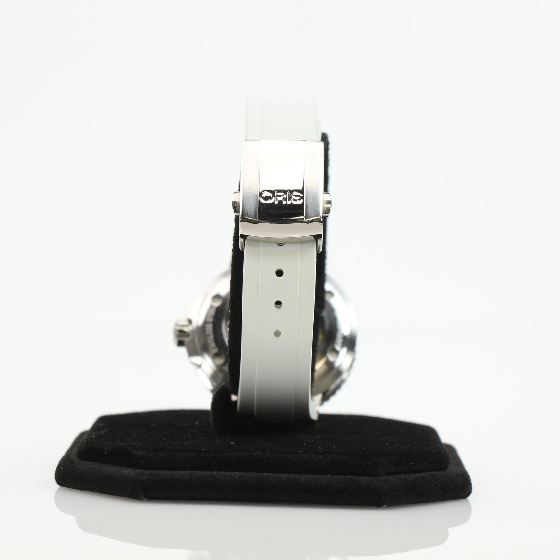 Oris Aquis Date white diver's watch with stainless steel bracelet and unidirectional bezel, displayed on a white background.