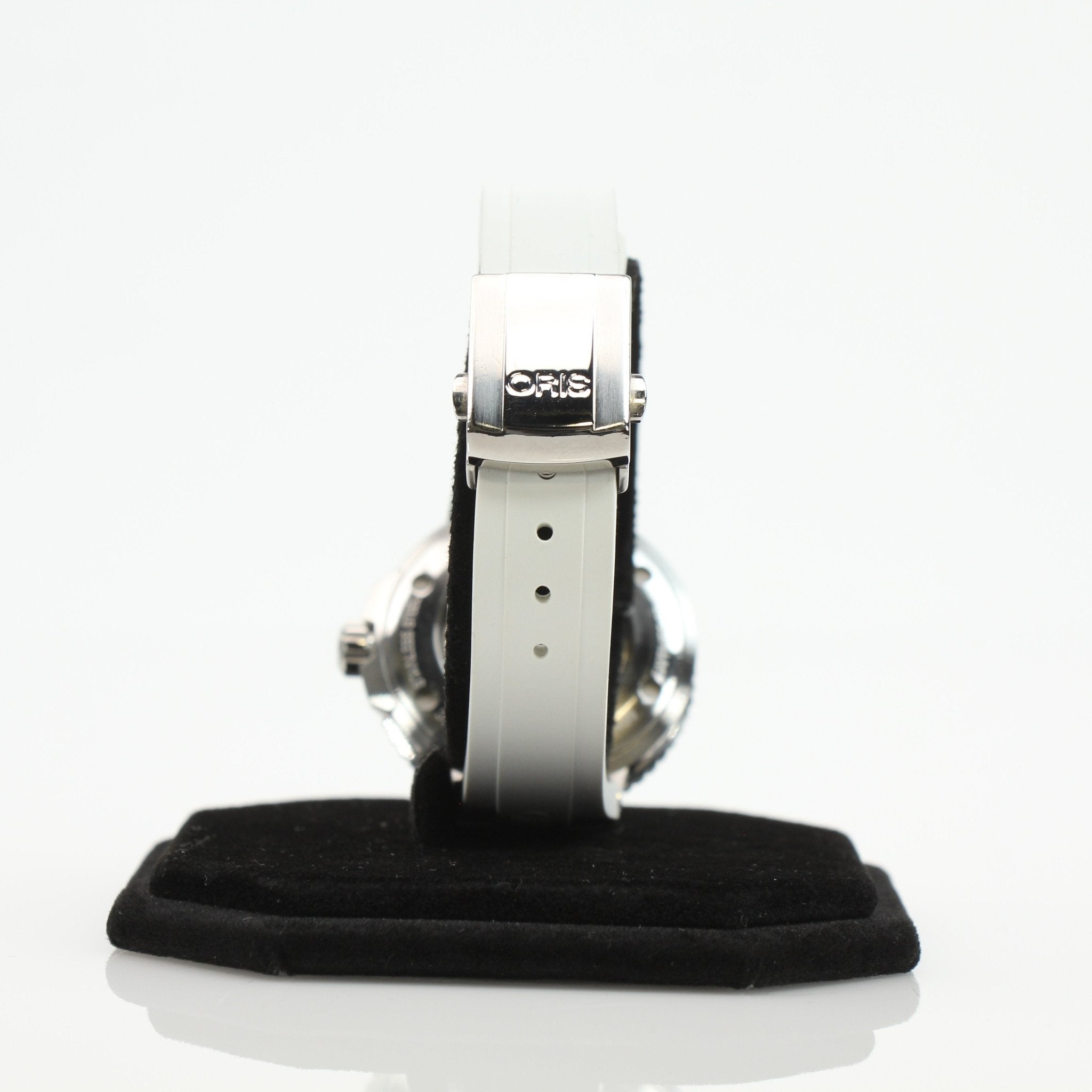 Oris Aquis Date white diver's watch with stainless steel bracelet and unidirectional bezel, displayed on a white background.