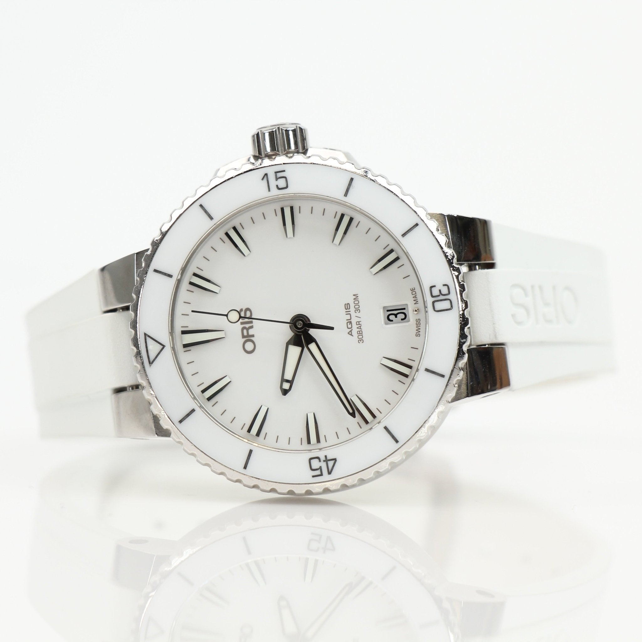 Oris Aquis Date white diver watch with stainless steel band and rotating bezel, displayed on a white background.