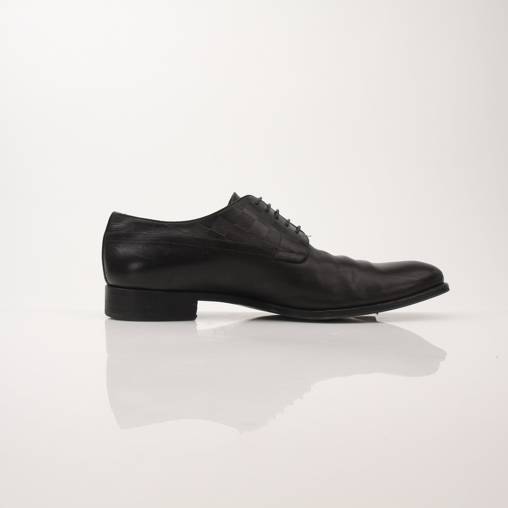 Gold & Beyond Louis Vuitton Men’s Haussmann Derby shoes, stylish leather shoes with sleek design and classic detailing.