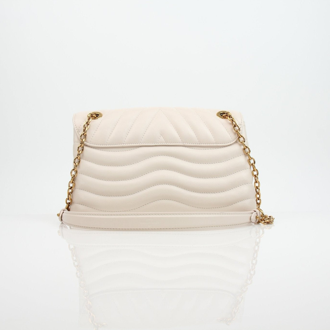 Louis Vuitton New Wave cream chain handbag with gold accents, featuring a stylish design and sleek handle details.
