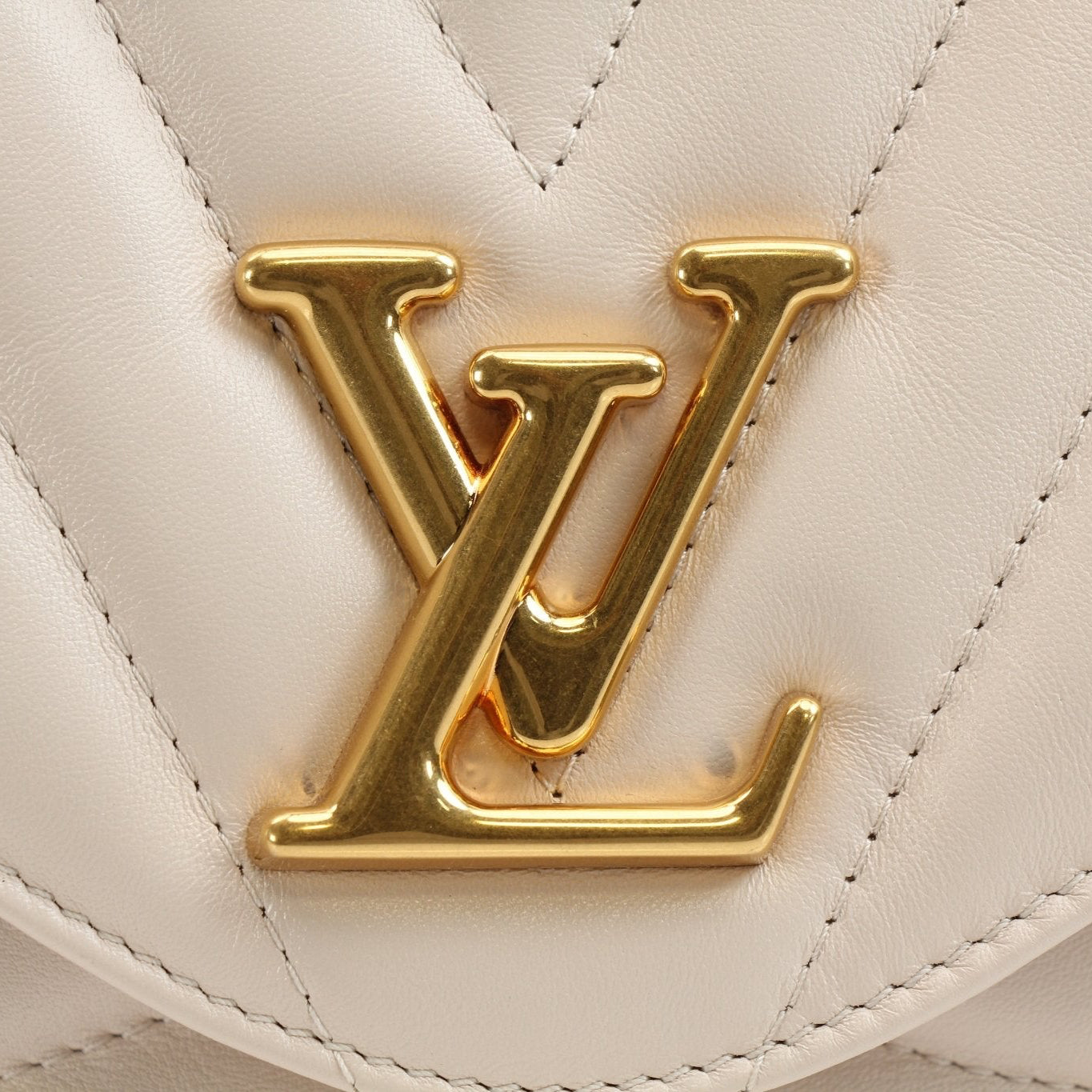 Louis Vuitton New Wave cream chain handbag with gold hardware, featuring a structured design and elegant leather strap.