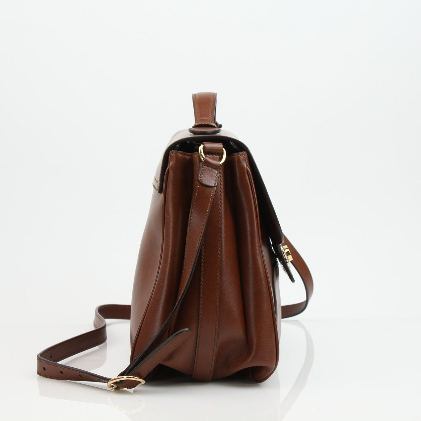 Gucci Pienza brown leather messenger handbag with gold accents, featuring adjustable strap and spacious interior.