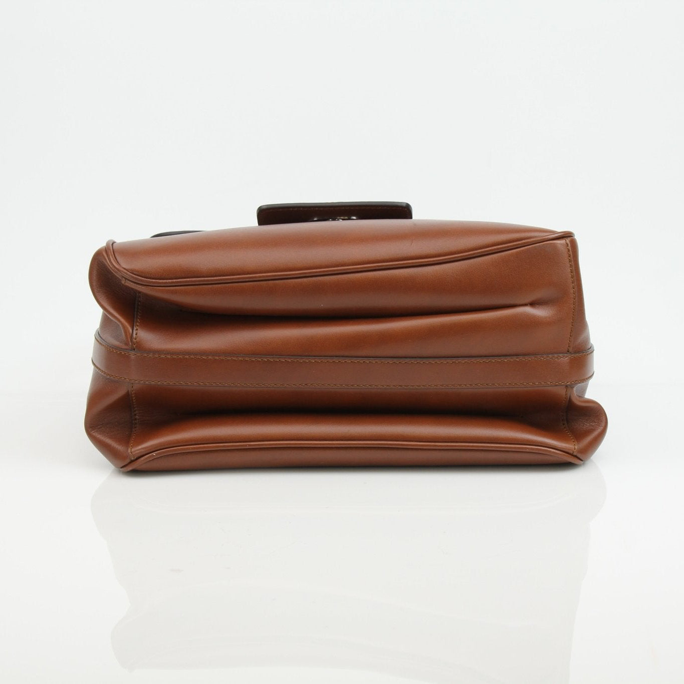 Gucci Pienza brown leather messenger handbag with gold accents and adjustable strap, featuring a sleek, stylish design.