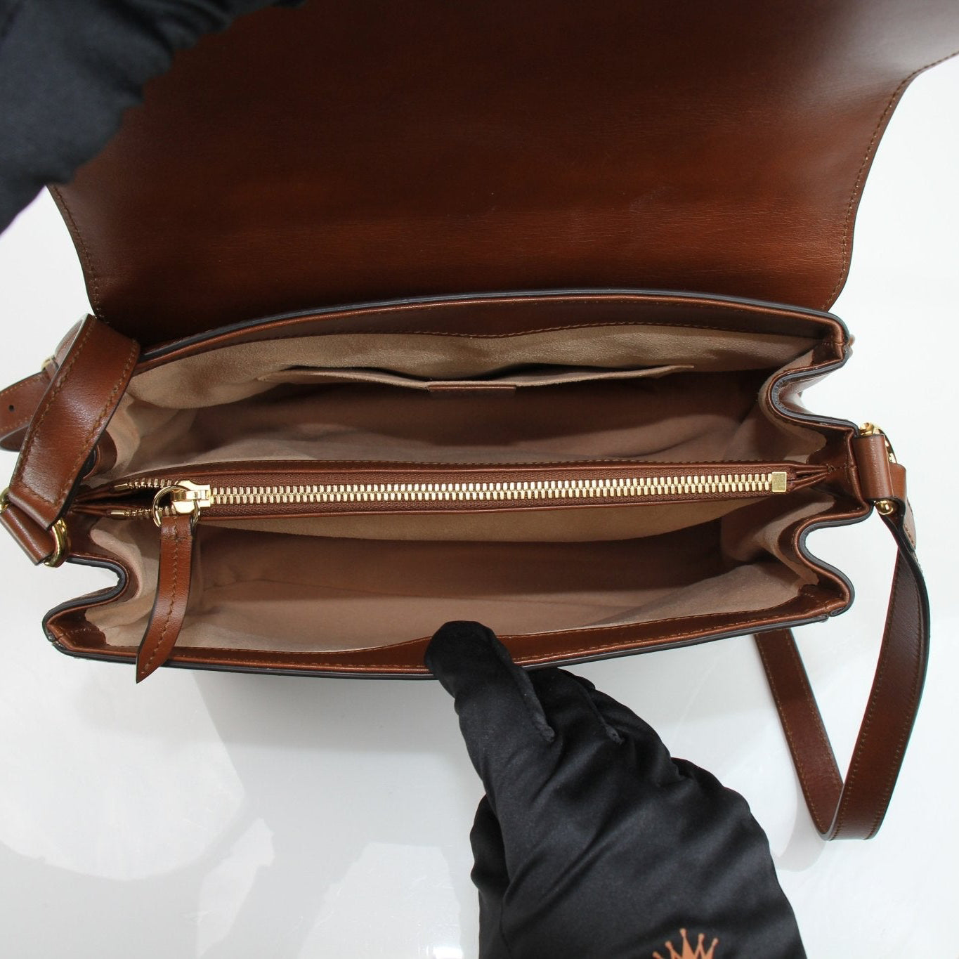 Gucci Pienza brown leather messenger handbag with gold accents and adjustable strap, stylish accessory for everyday use.