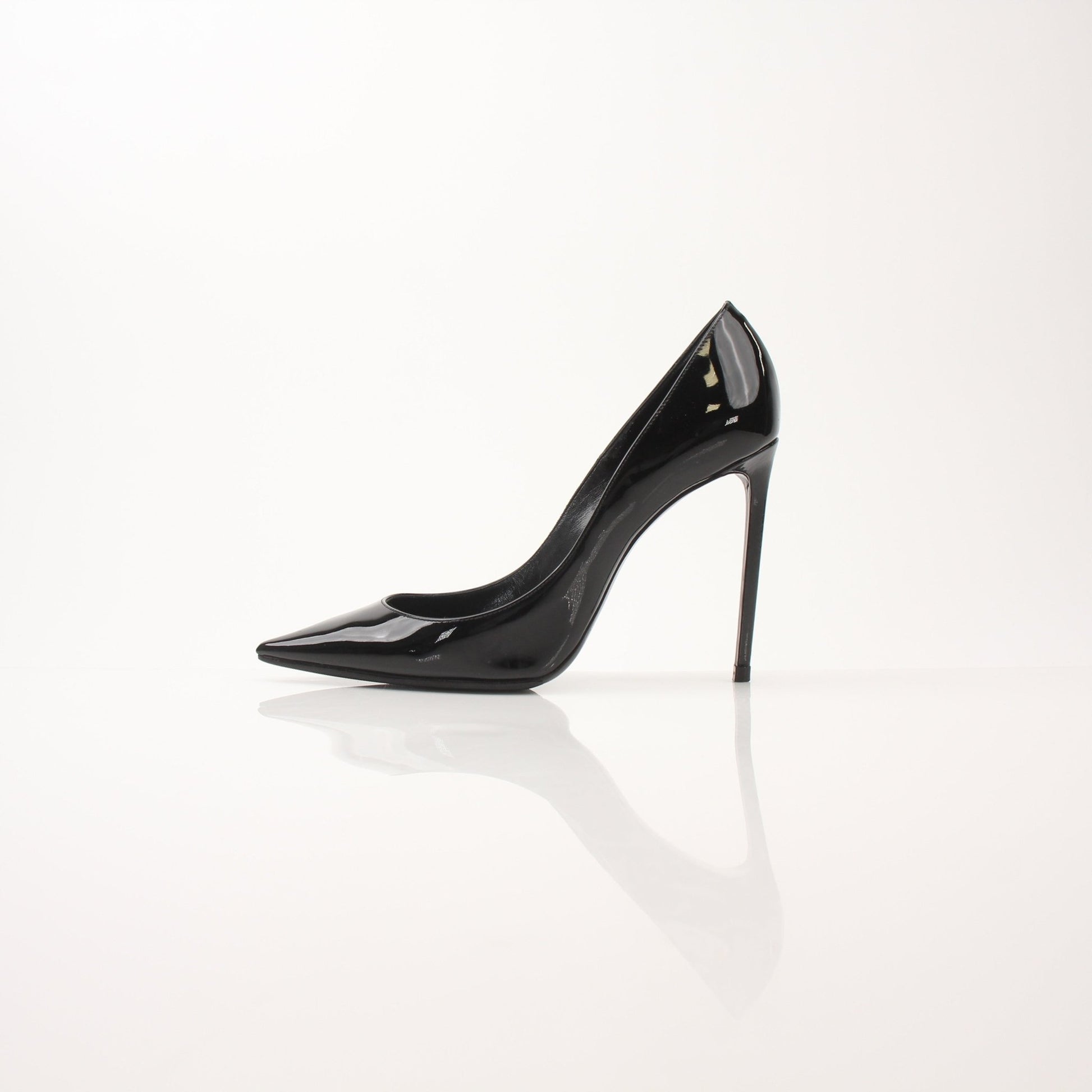 Gold & Beyond women's Saint Laurent Anja pumps with sleek heels, stylishly displayed on a neutral background.