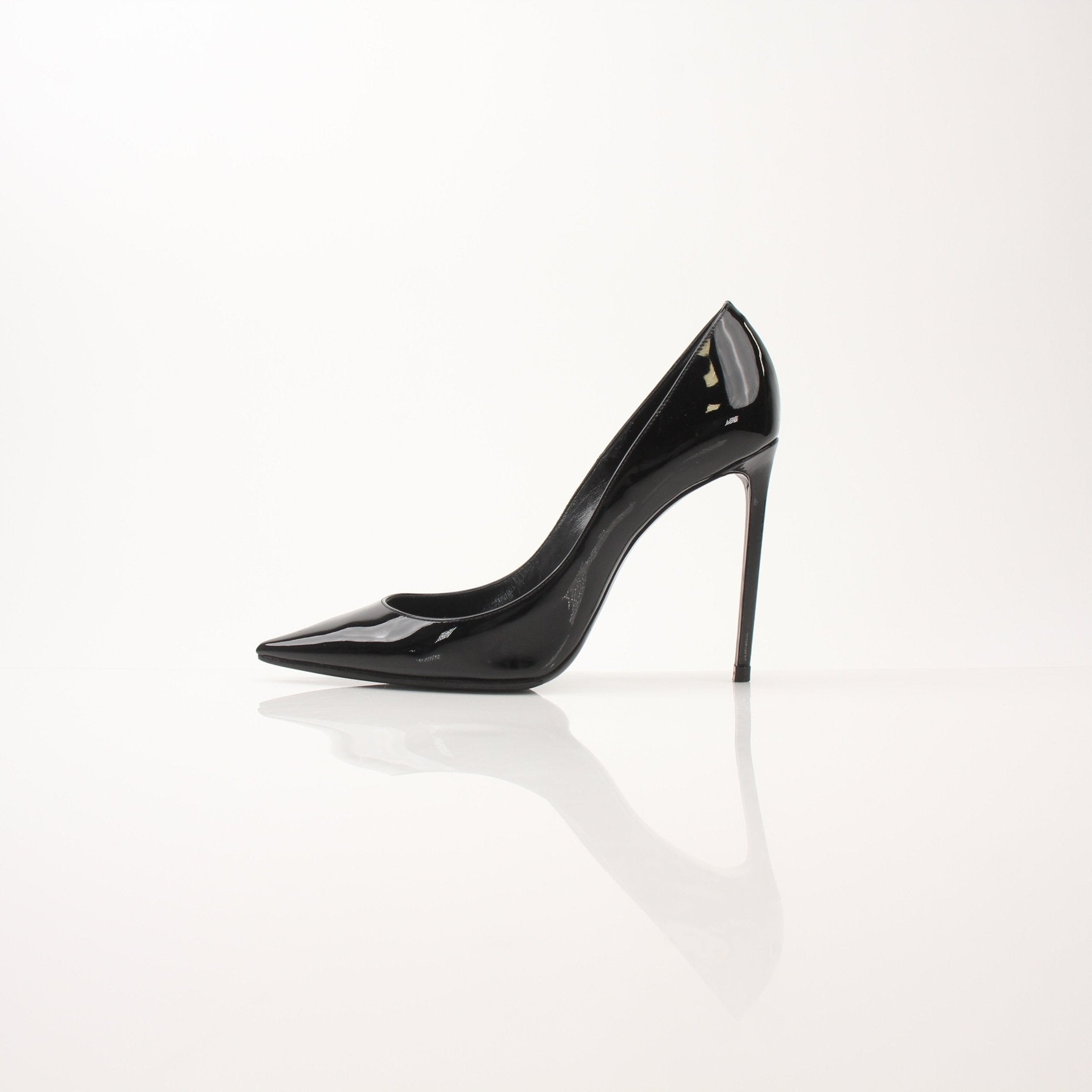 Gold & Beyond women's Saint Laurent Anja pumps with sleek heels, stylishly displayed on a neutral background.