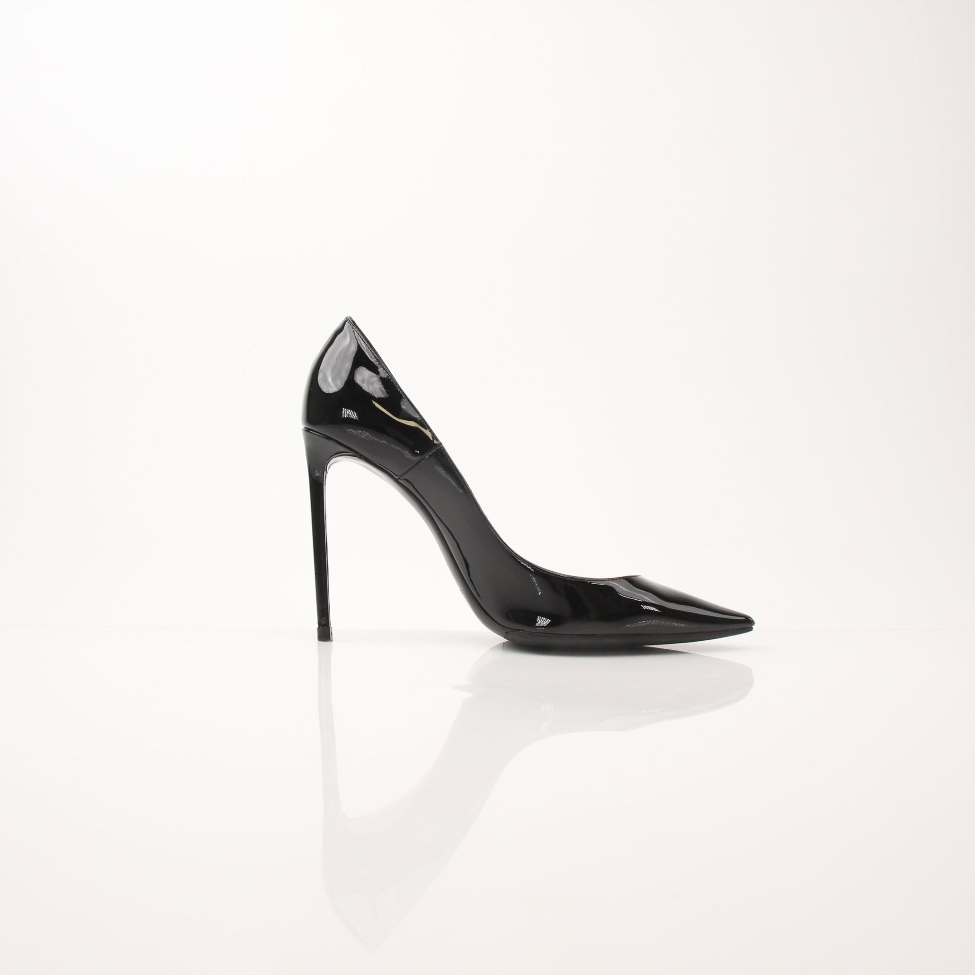 Gold & Beyond Saint Laurent Anja Pumps for women, stylish black heels with pointed toes and sleek design.