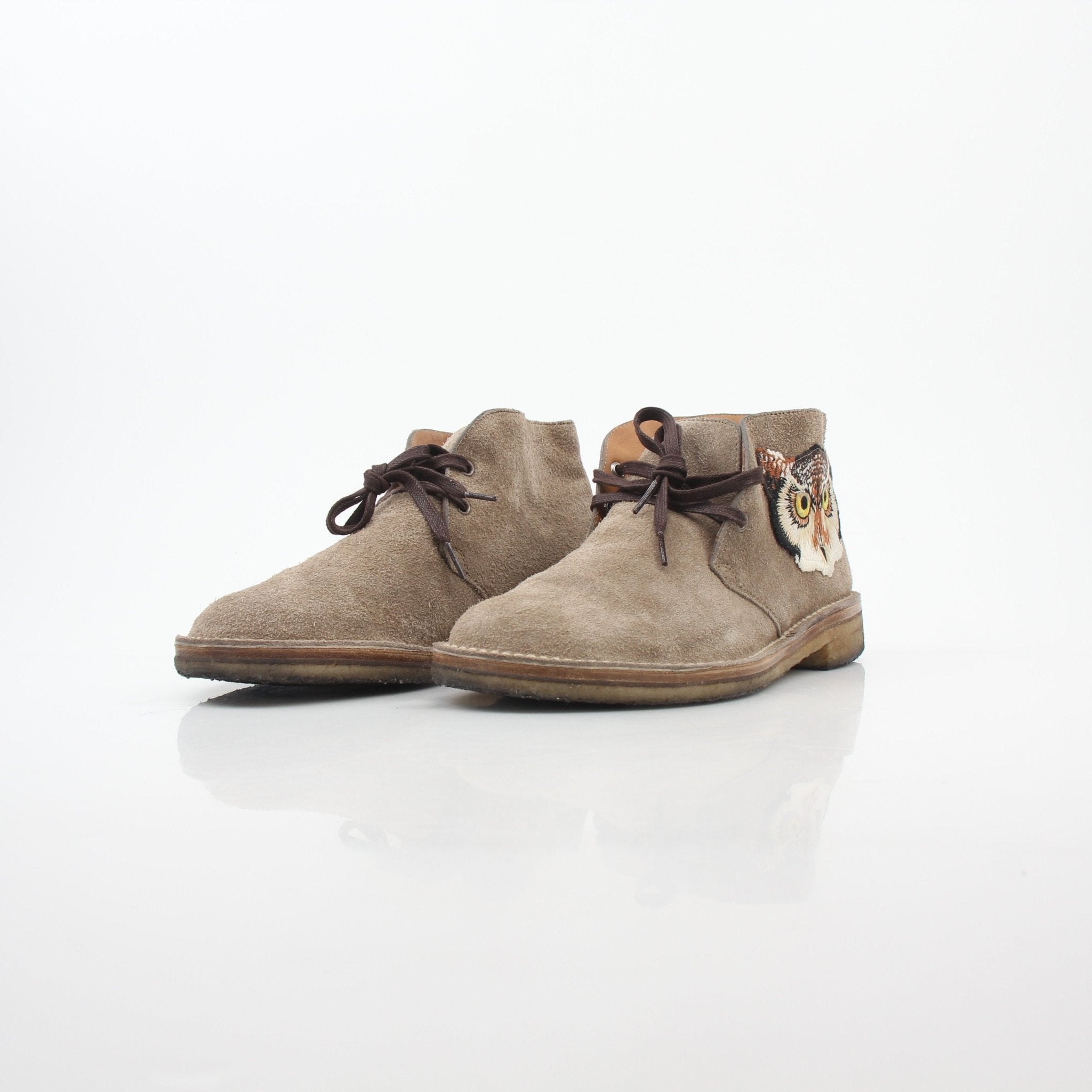 Gucci taupe New Moreau embroidered chukka boots, stylish shoes with detailed embroidery and classic ankle-height design.