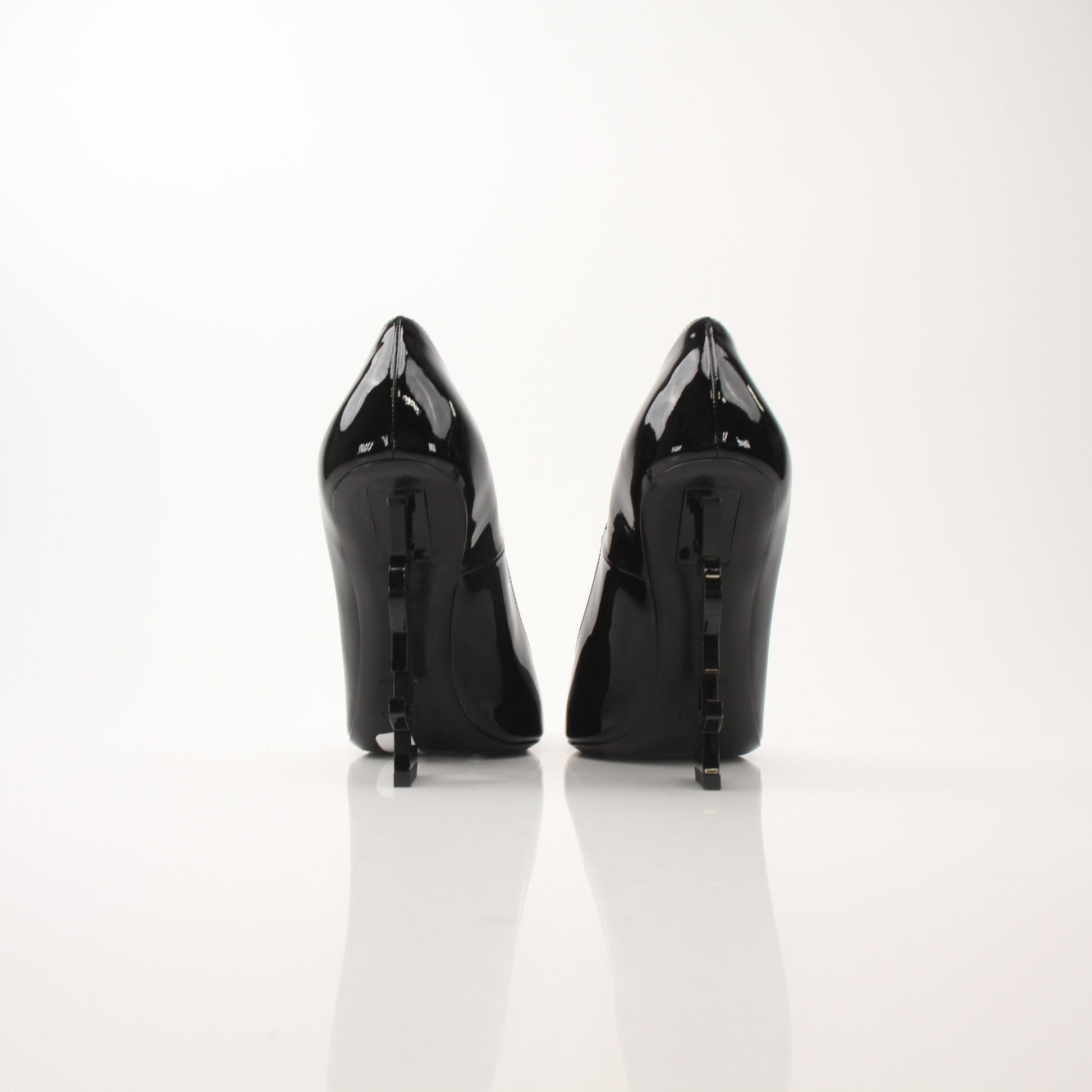 Gold & Beyond Saint Laurent Opyum 110 women’s heels, stylish black pumps with sleek design and pointed toes.