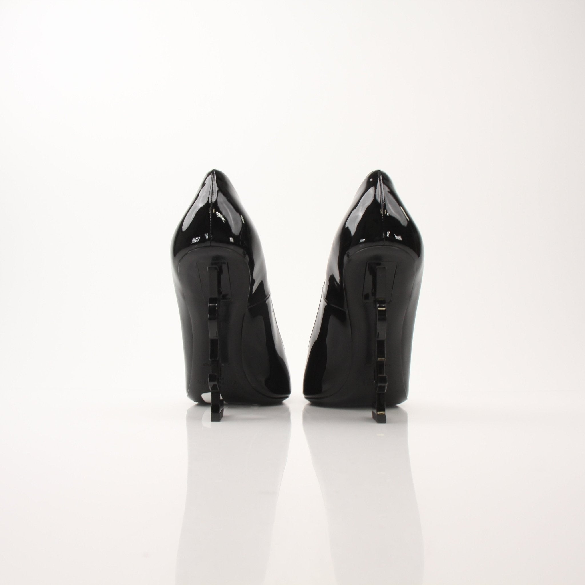 Gold & Beyond Saint Laurent Opyum 110 women’s heels, stylish black pumps with sleek design and pointed toes.