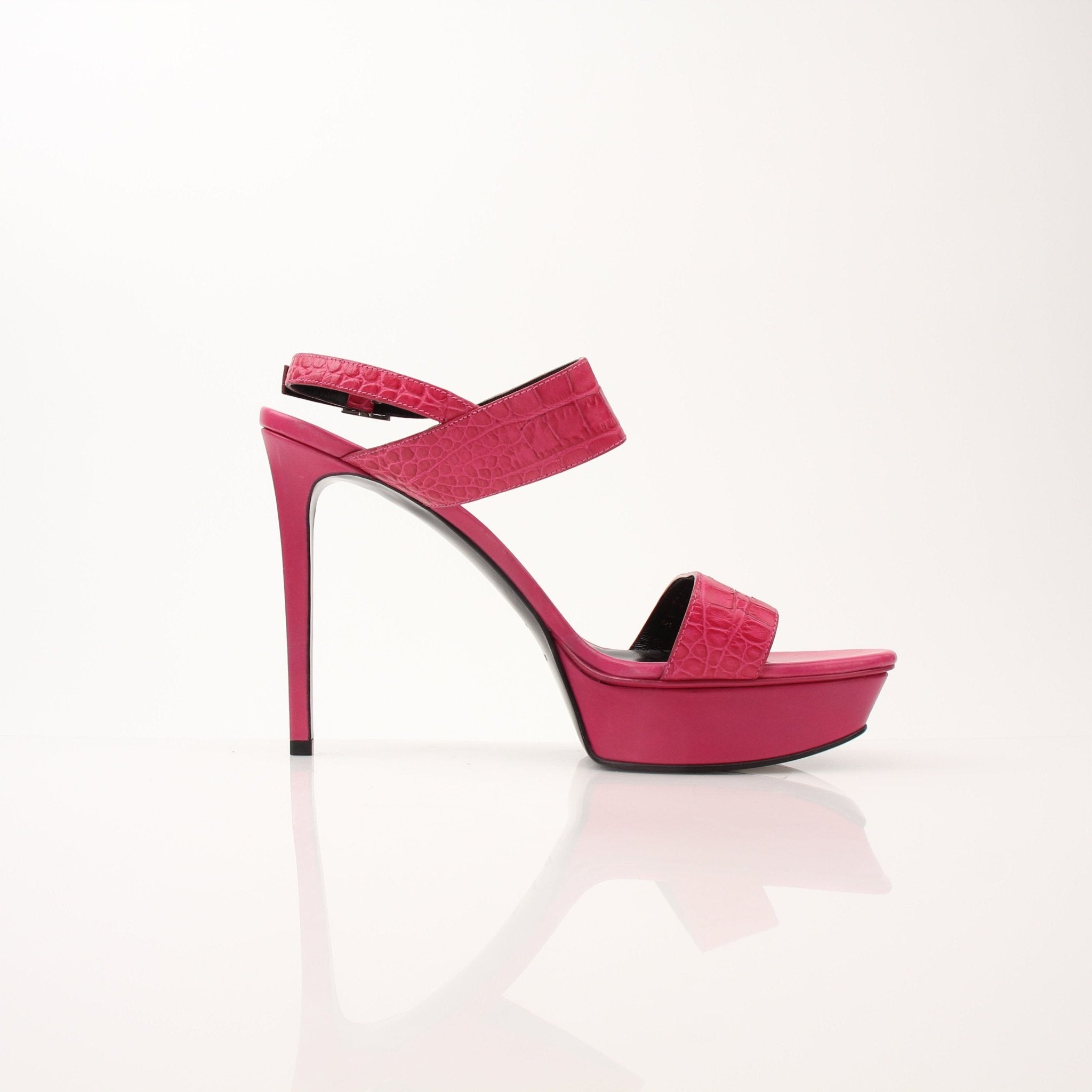 Gold & Beyond Saint Laurent women’s platform sandals with high heels and stylish design, perfect for trendy summer outfits.