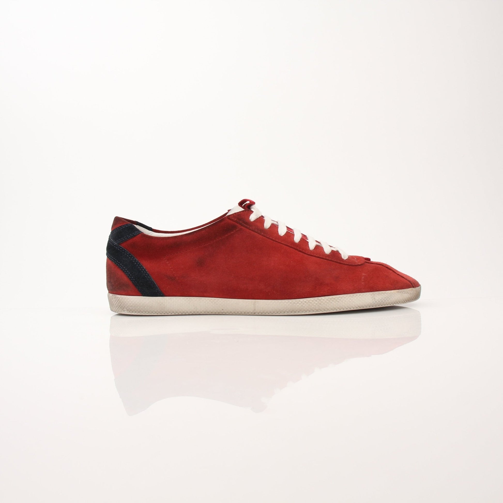Gucci Men's Softy Tek sneakers in white with black accents, casual shoes with stylish design and branded details.
