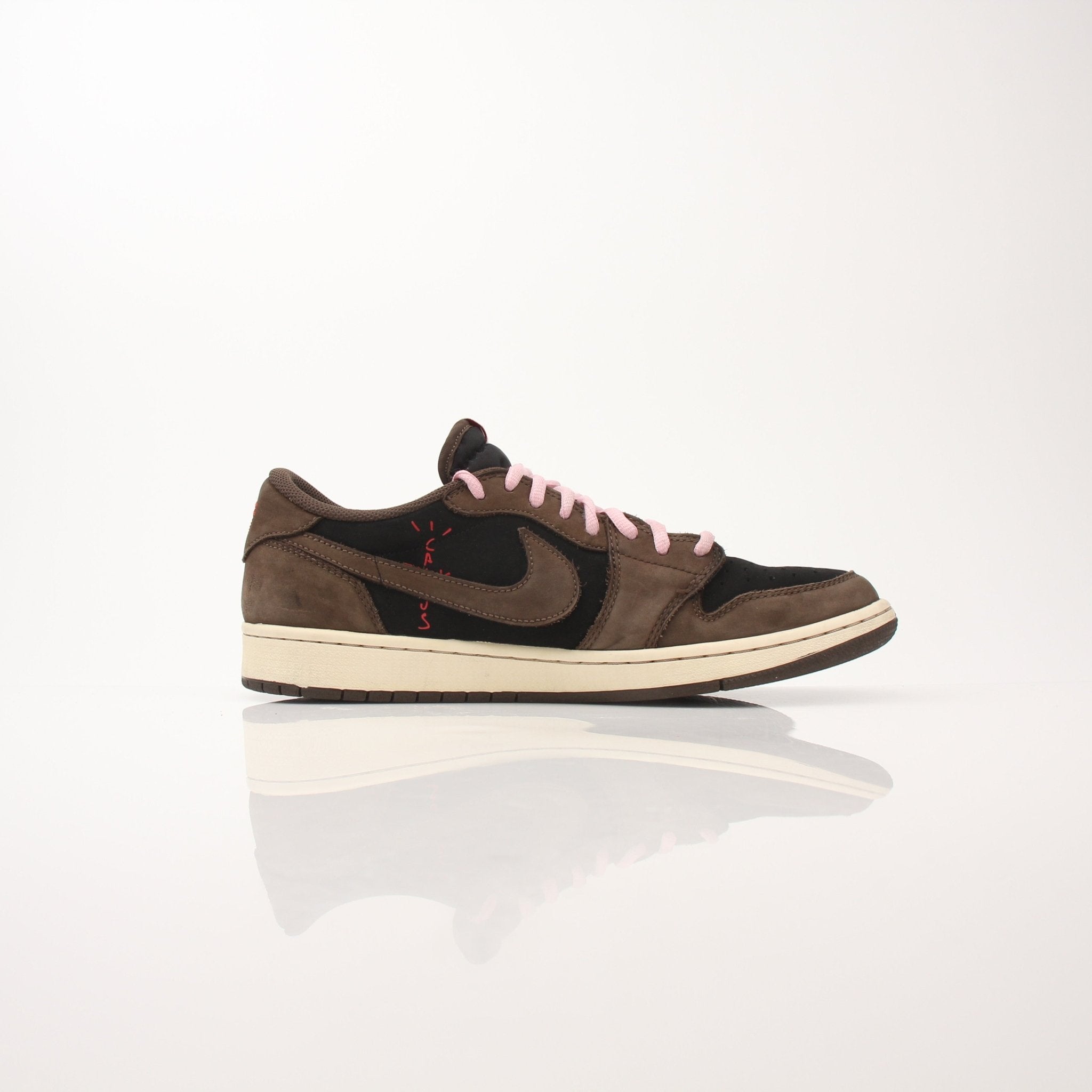 Gold & Beyond Air Jordan X Travis Scott men's Jordan 1 Low sneakers with black, brown, and red details, featuring classic sneaker design.