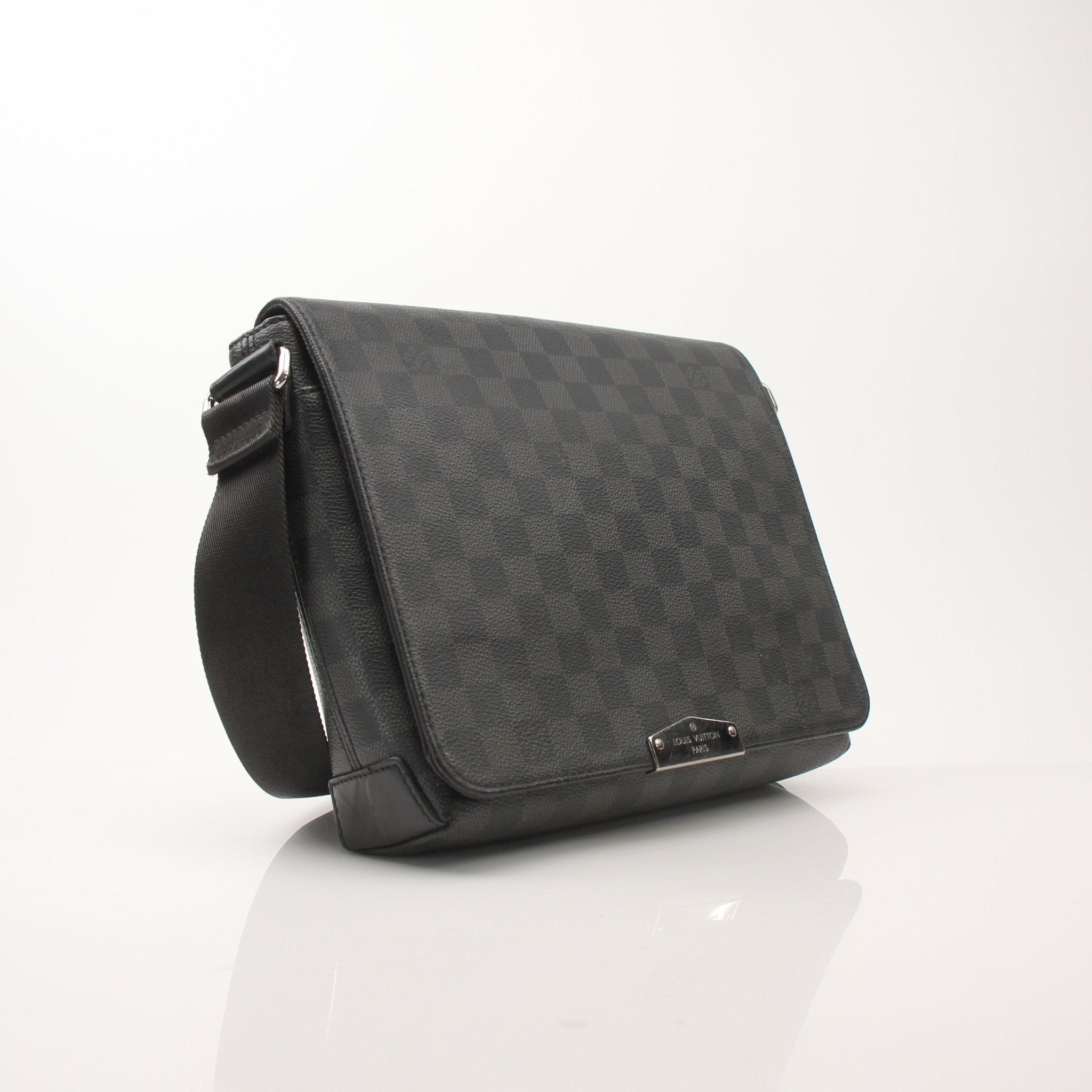 Gold & Beyond Louis Vuitton District PM messenger bag for travel, featuring signature monogram canvas and adjustable strap.