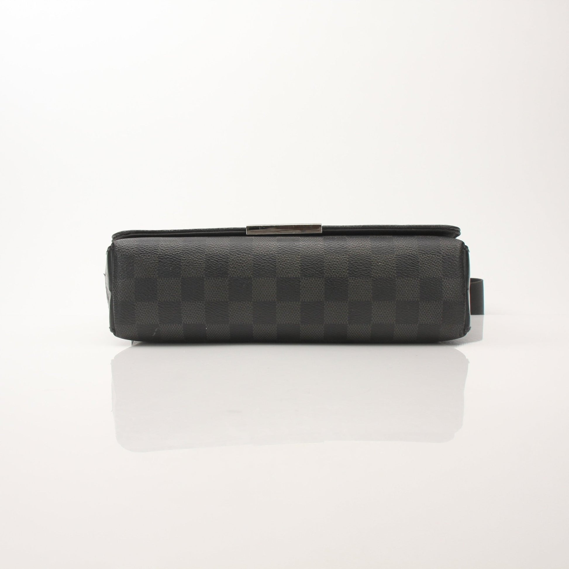Louis Vuitton District PM messenger bag in monogram canvas, featuring leather trim and adjustable shoulder strap, for travel and daily use.
