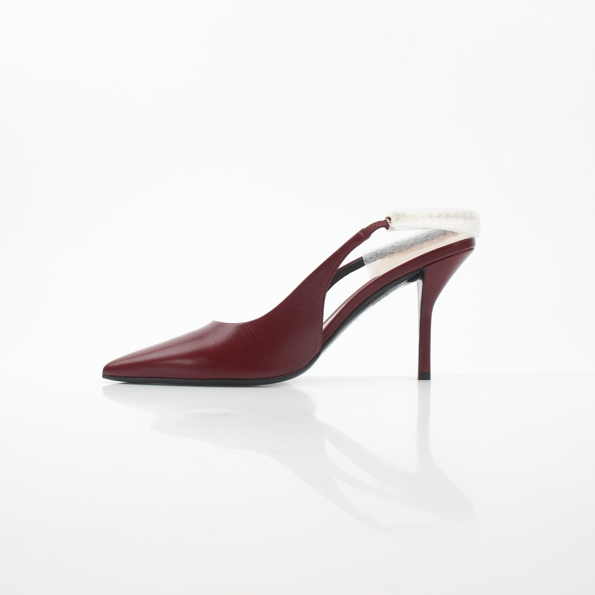 Gucci Signora burgundy leather slingback heels with pointed toes and elegant design, displayed on a neutral background.