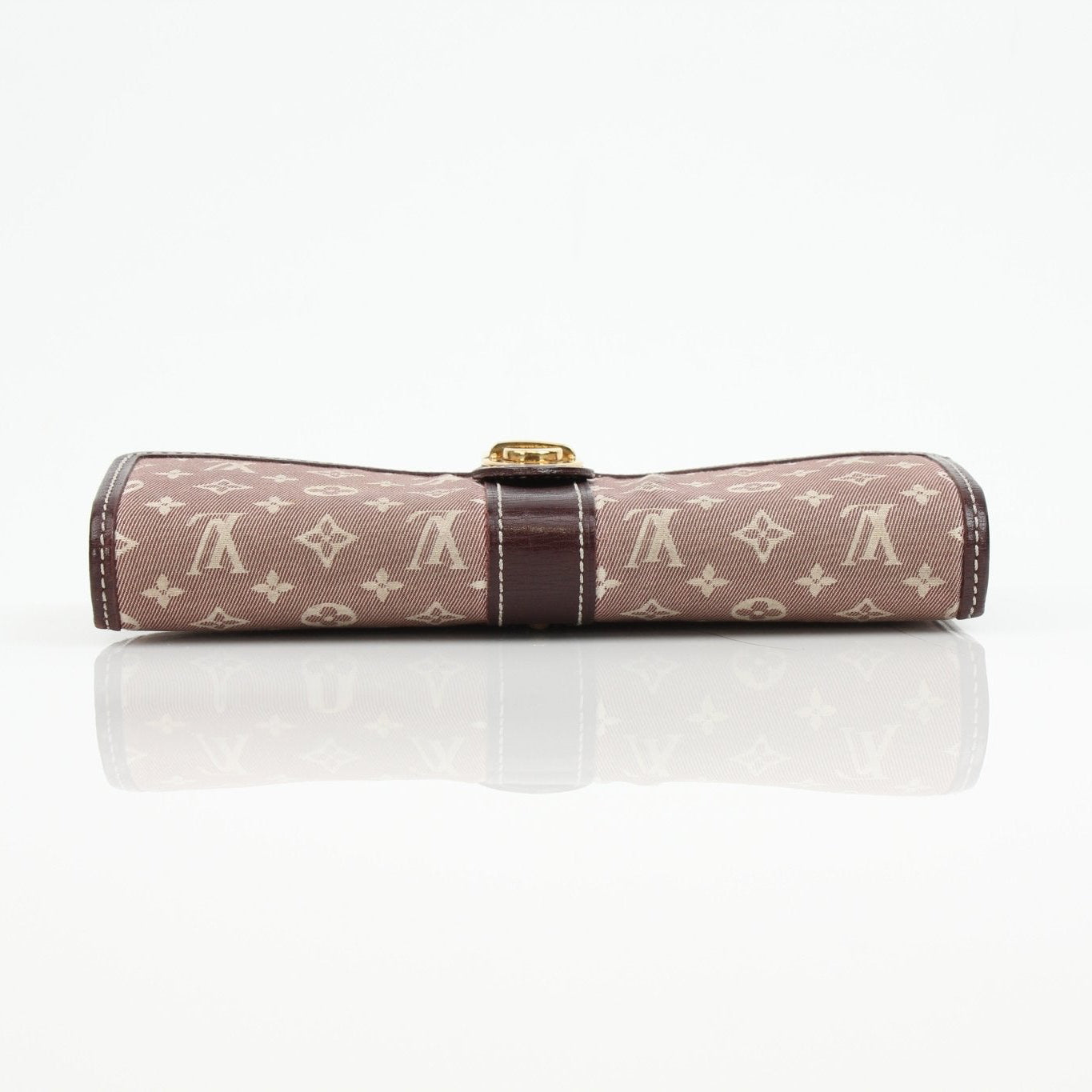 Louis Vuitton Sarah Monogram Wallet with gold-tone zipper and monogram canvas, featuring multiple card slots and a compact design.