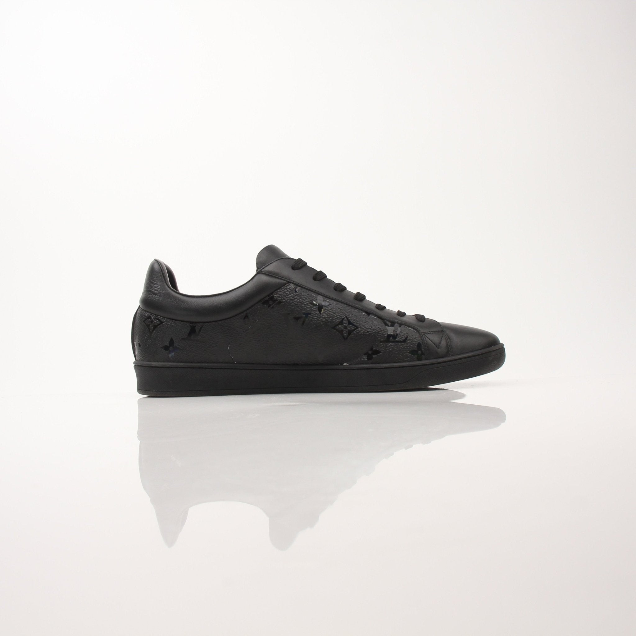 Louis Vuitton Luxembourg sneakers by Gold & Beyond, stylish shoes with white and beige design, laces and logo details visible.