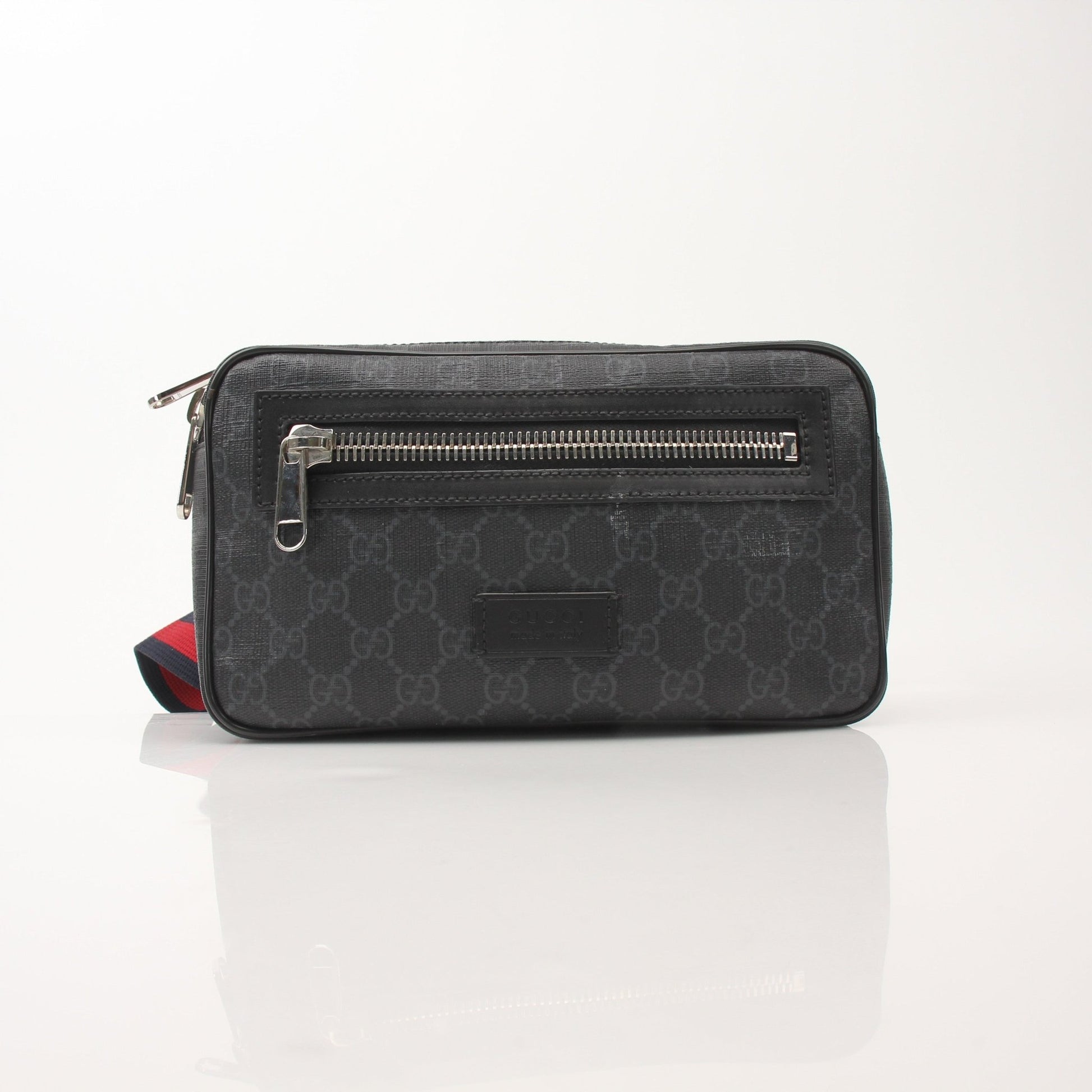 Gucci GG Supreme monogram web belt bag, handbag with adjustable strap and gold-tone hardware, featuring signature Gucci design.