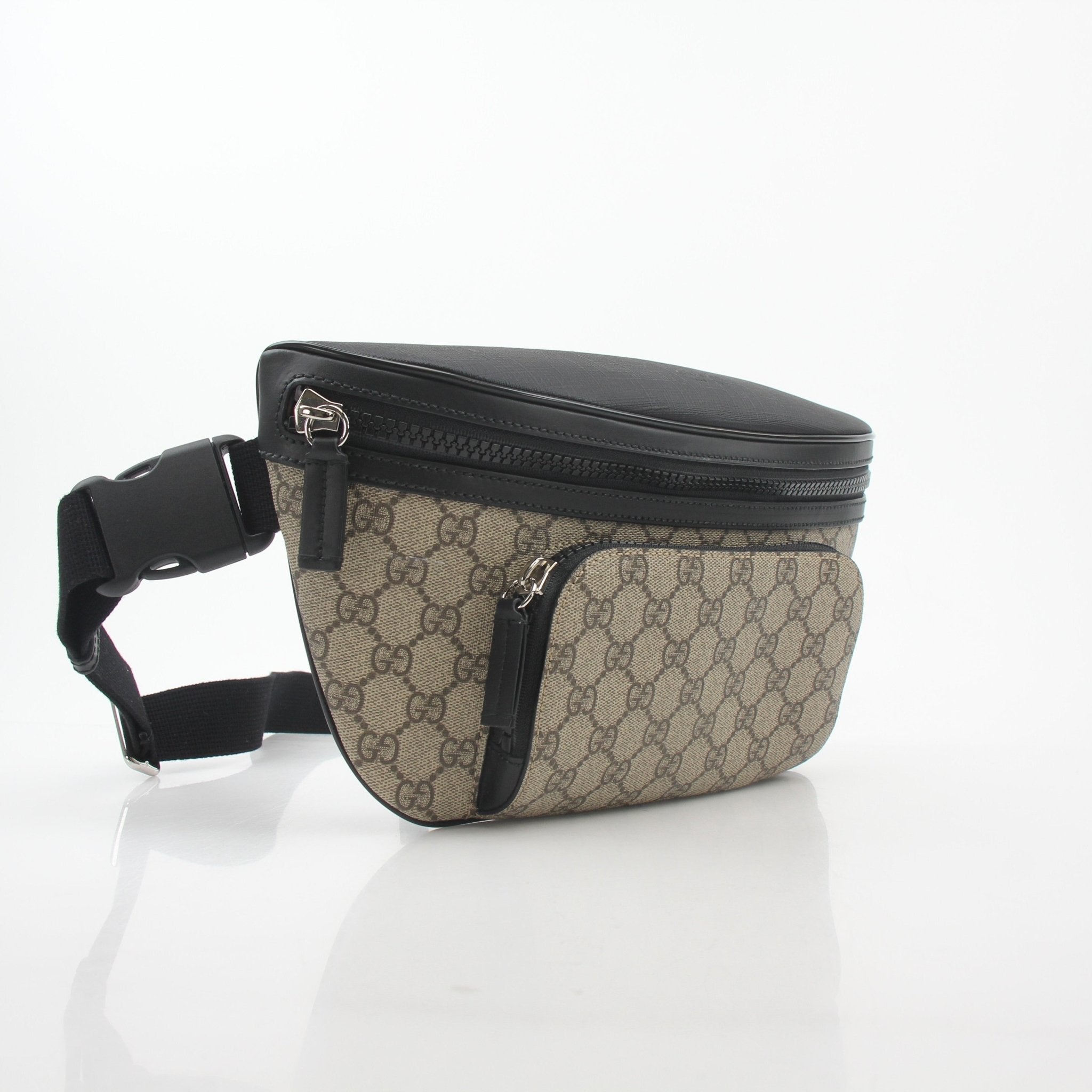 Gucci beige GG Supreme monogram large belt bag with leather trim and adjustable strap, stylish handbag for casual or travel use