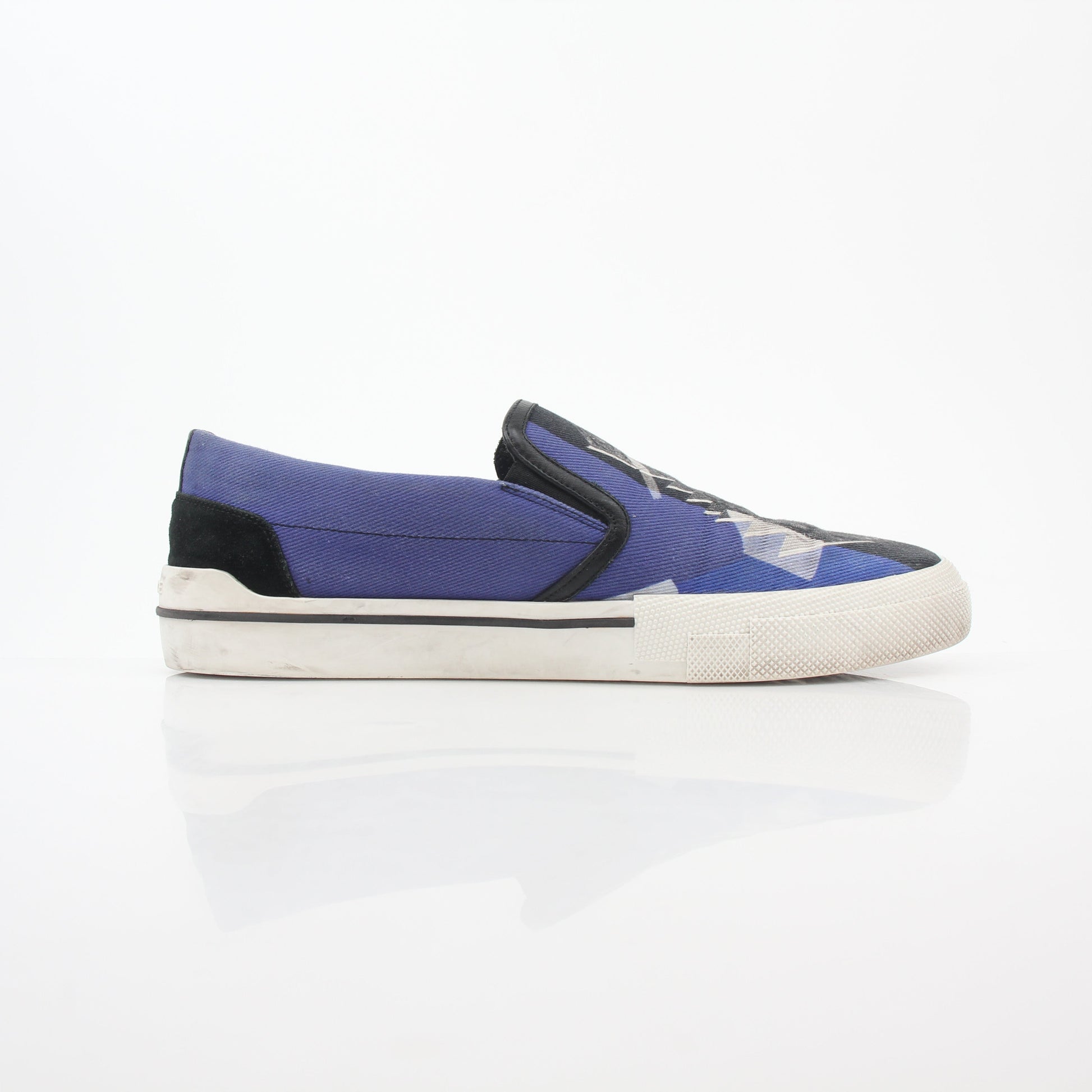 Gold & Beyond Versace men's graphic print canvas slip-on sneakers, stylish shoes with bold design and comfortable fit.