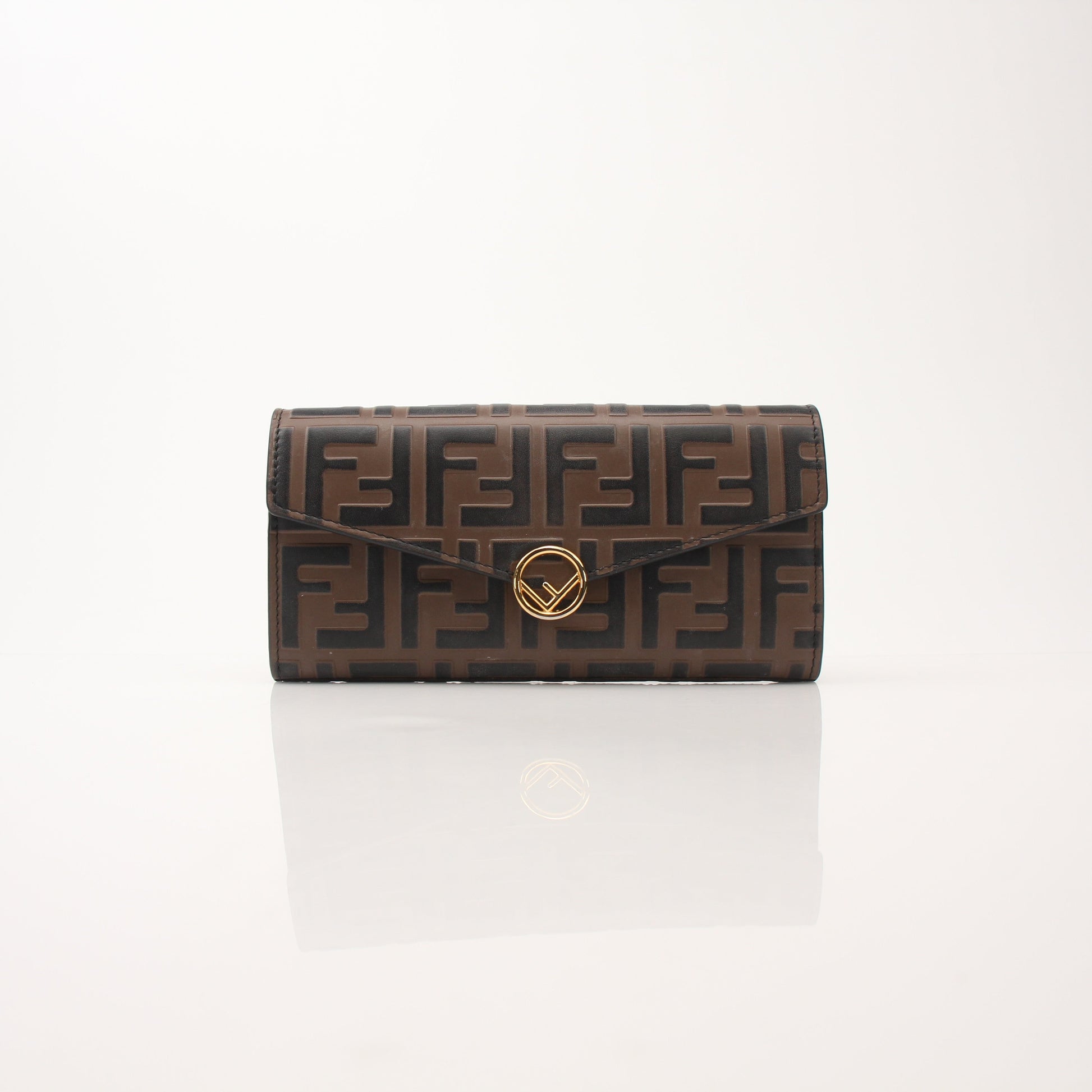 Fendi F Is Fendi Continental envelope wallet on chain with gold hardware and logo design, featuring a sleek leather finish.