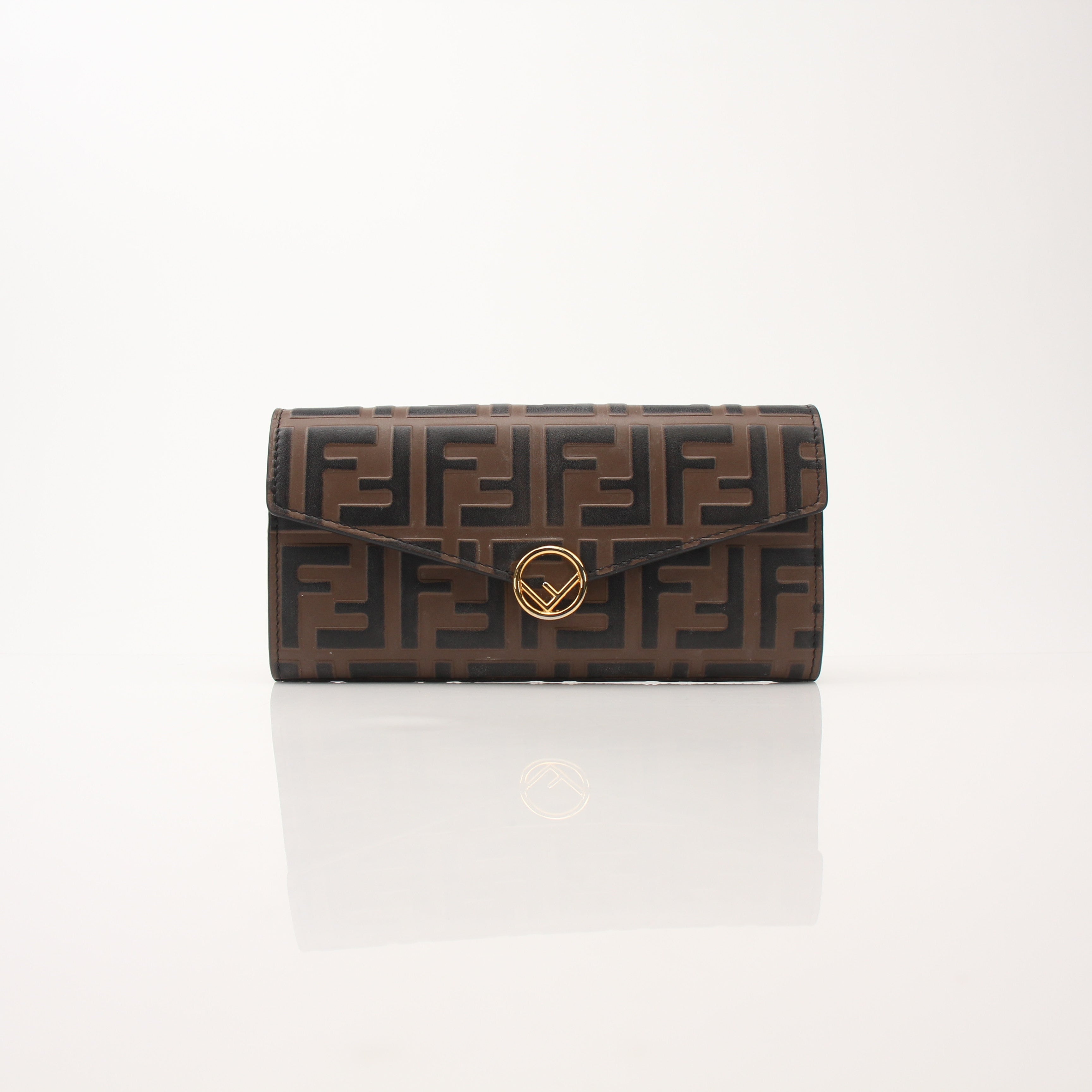 Fendi F Is Fendi Continental envelope wallet on chain with gold hardware and logo design, featuring a sleek leather finish.